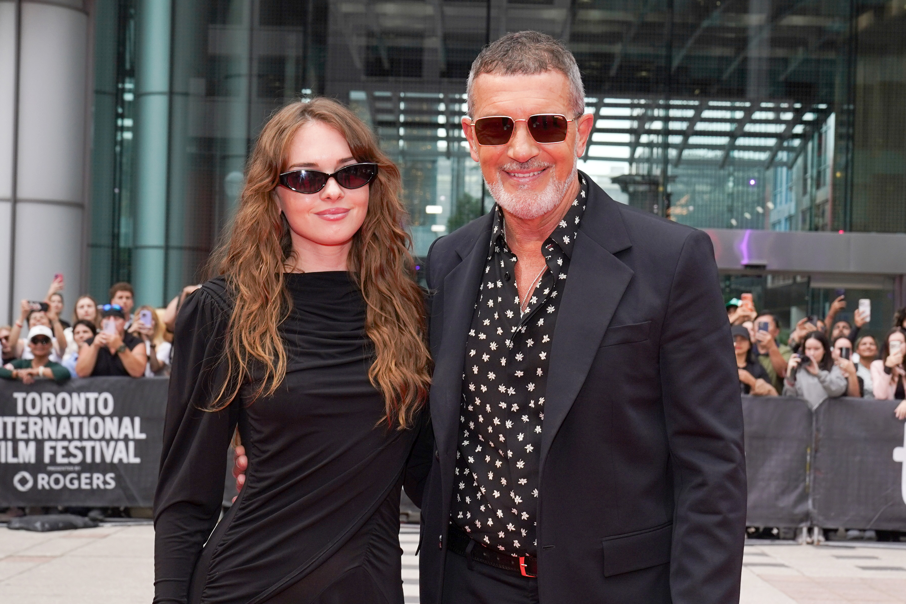 The father and daughter smiled while posing together for photographs ahead of the screening. Stella's appearance also continued the all-black theme of her father's outfit. | Source: Getty Instagram