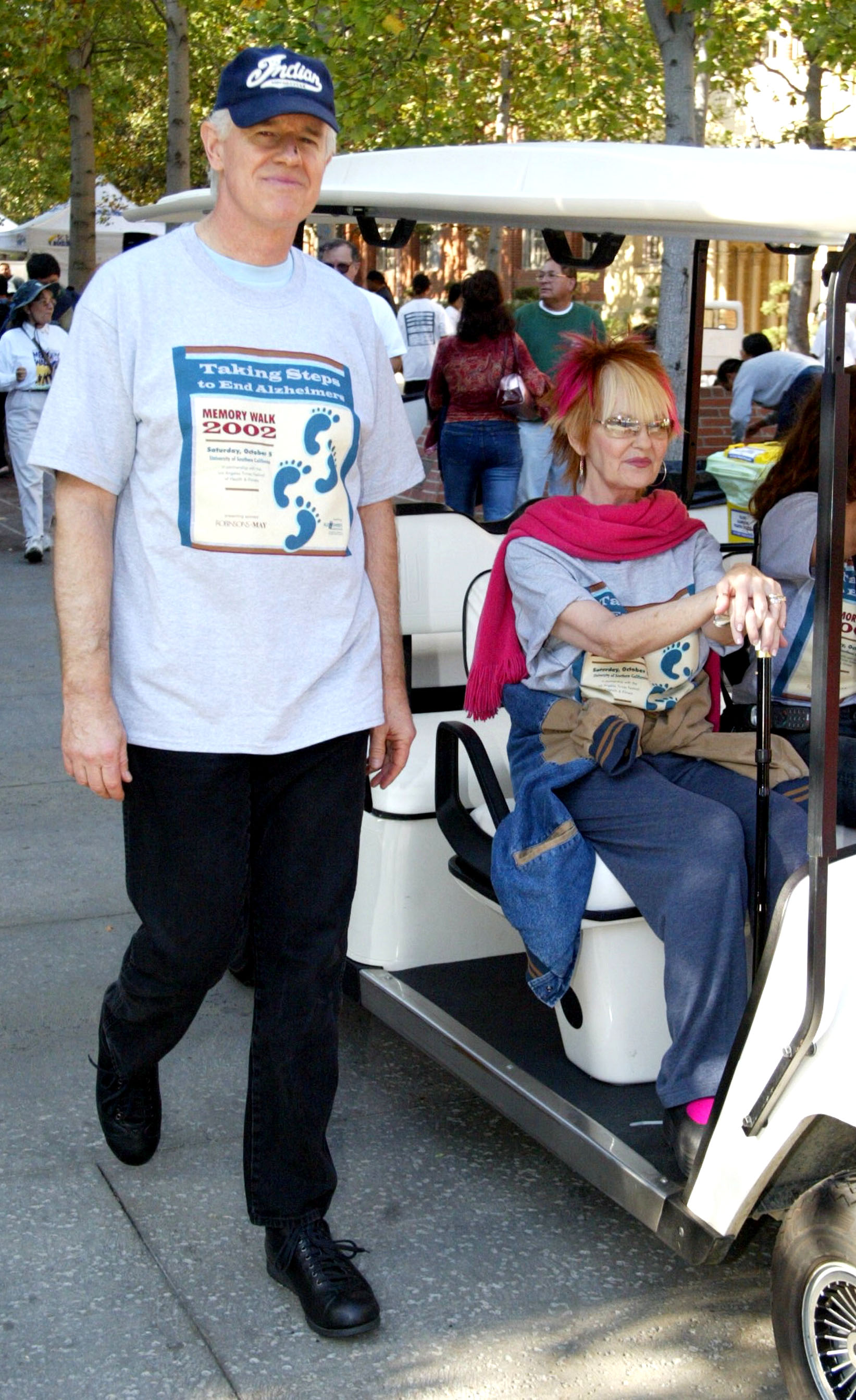 Mike Farrell and Shelley Fabares during the 10th annual Memory Walk to benefit the Alzheimer's Association on October 5, 2002, in Los Angeles, California | Source: Getty Images