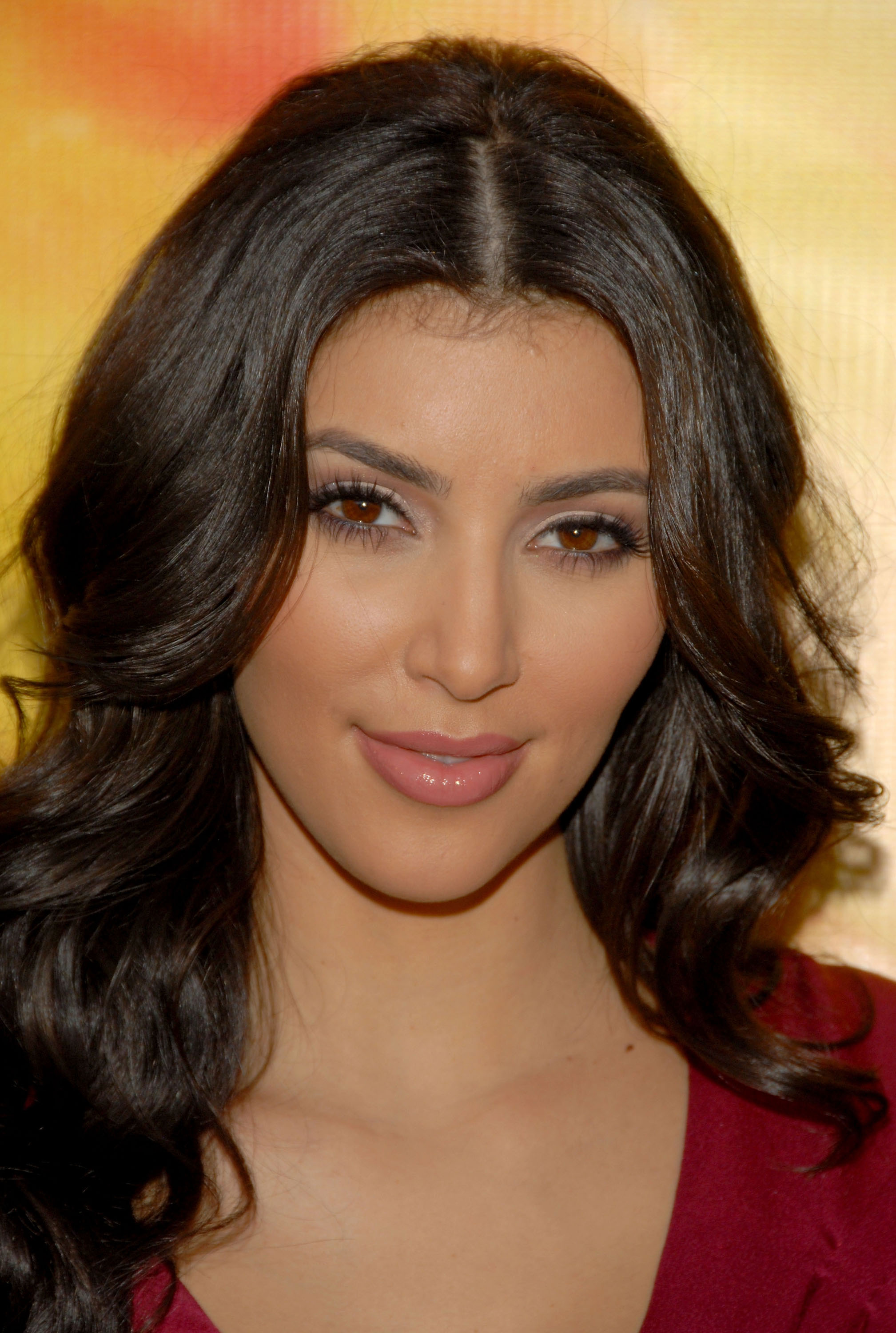 Kim Kardashian, 27, showed an oval facial structure, featuring a narrow nose contour, and full, high-set cheeks, while arriving at Spring 2009 Mercedes-Benz Fashion Week on October 14, 2008, in Culver City, California.