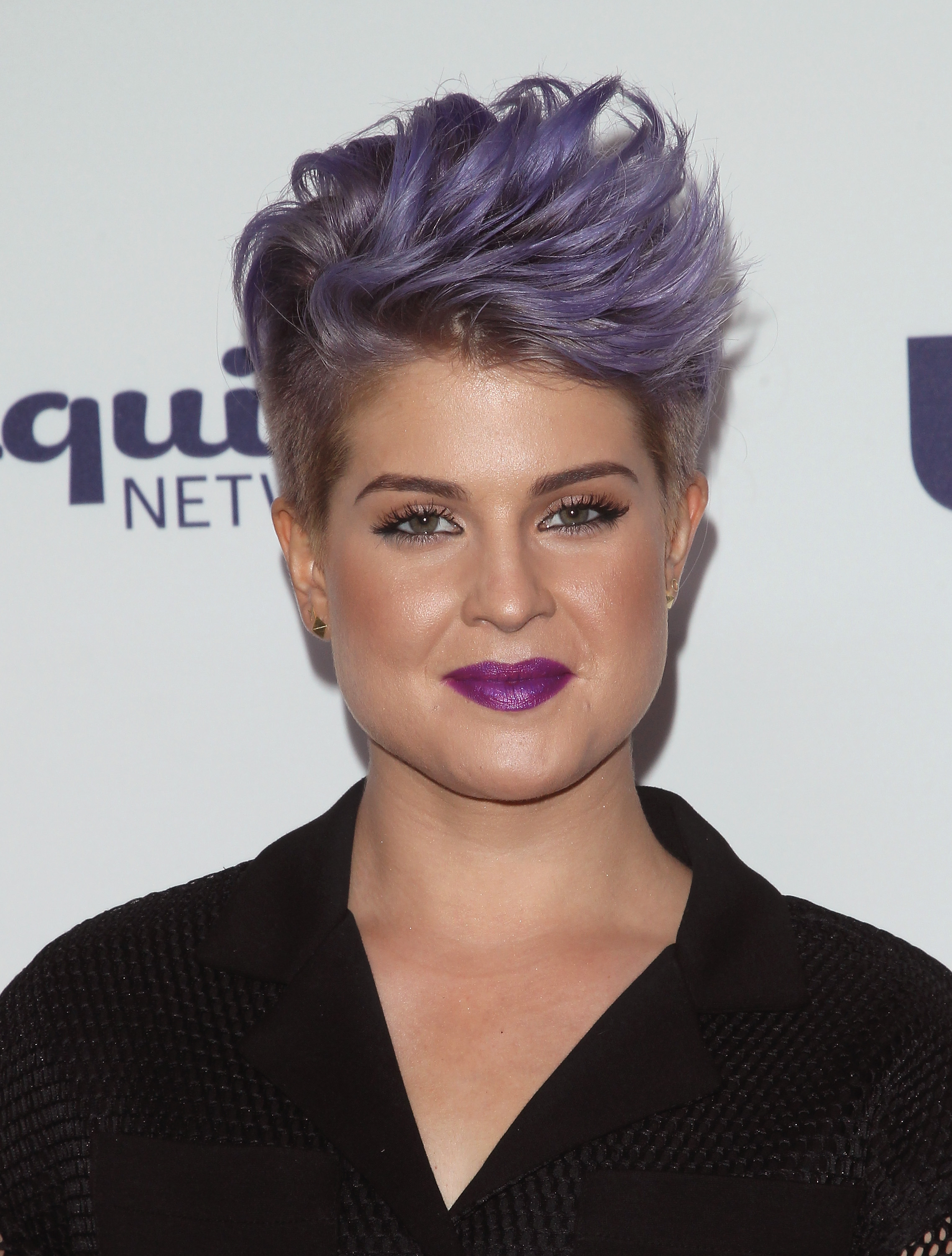 Kelly Osbourne poses at the NBCUniversal Cable Entertainment Upfronts in 2014, embracing her signature lavender hairstyle and edgy glamour, a look that helped cement her status as one of television's most distinctive fashion personalities. | Source: Getty Images
