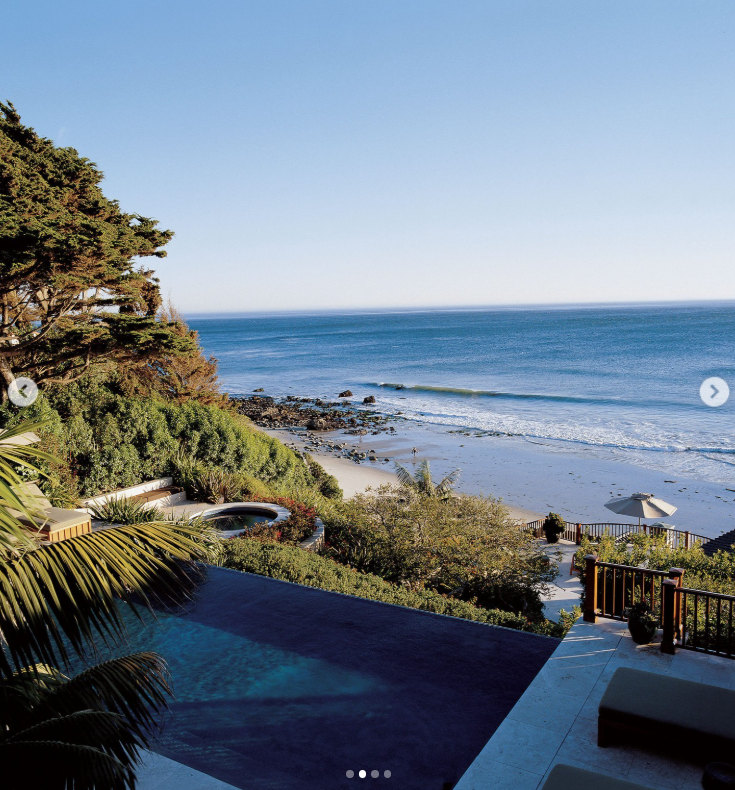 The home's infinity pool overlooks the Pacific, with the beach below. Cindy said she and Rande wanted the property to feel like the beach vacations they loved. | Source: Instagram/elledecor
