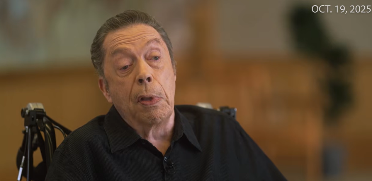 Tim Curry during his October 2025 interview, recalling the heartbreaking final words his father spoke to him before being taken away in an ambulance. | Source: YouTube/CBS Sunday Morning