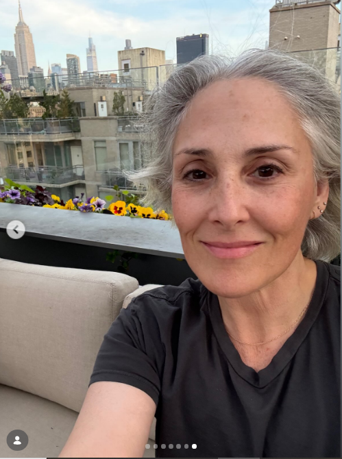 The final selfie in her carousel shows her in front of the New York City skyline, and without a trace of makeup or filters. In this case, proving that age is just a number. | Source: Instagram/rickilake