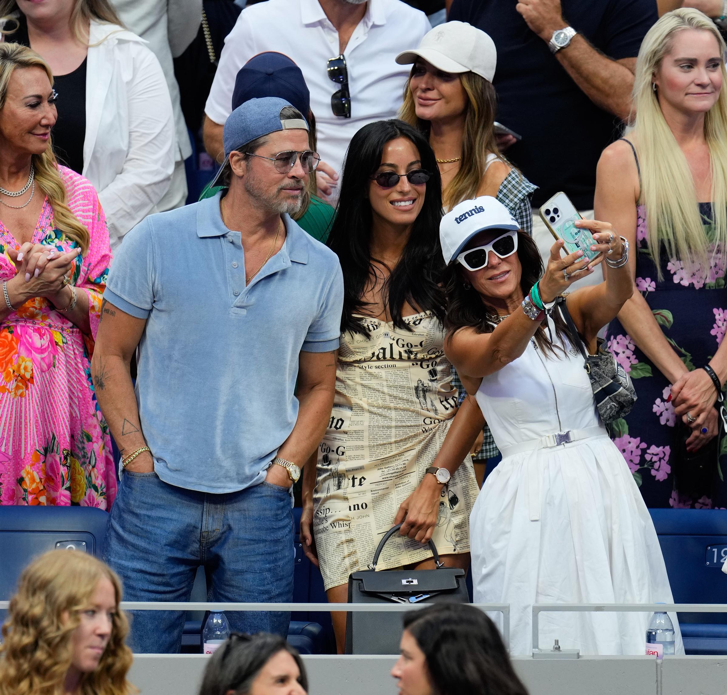 De Ramon smiled as another attendee held up a phone for a photo. Her newspaper-print dress marked the first of two distinctive white looks she wore during her back-to-back US Open appearances.
