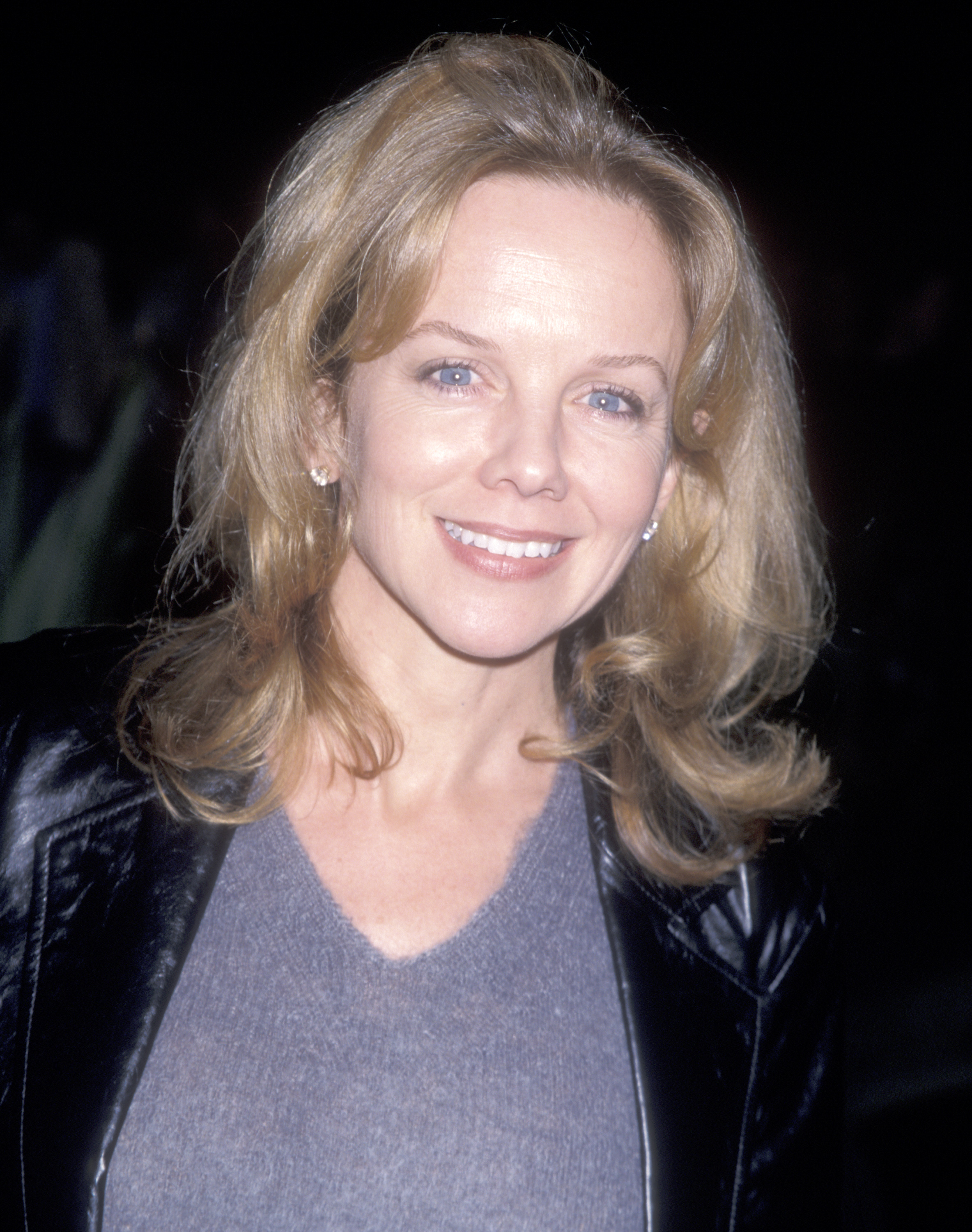 Natural maturity took center stage when a 43-year-old Linda Purl attended the Santa Monica premiere of "Mighty Joe Young" on December 10, 1998, at Cineplex Odeon Broadway 4. Subtle character lines around her eyes and forehead complemented her broadened, open smile, while soft shoulder-length blonde waves, a grey knit top, and an edgy black leather jacket captured relaxed late-1990s glamour.