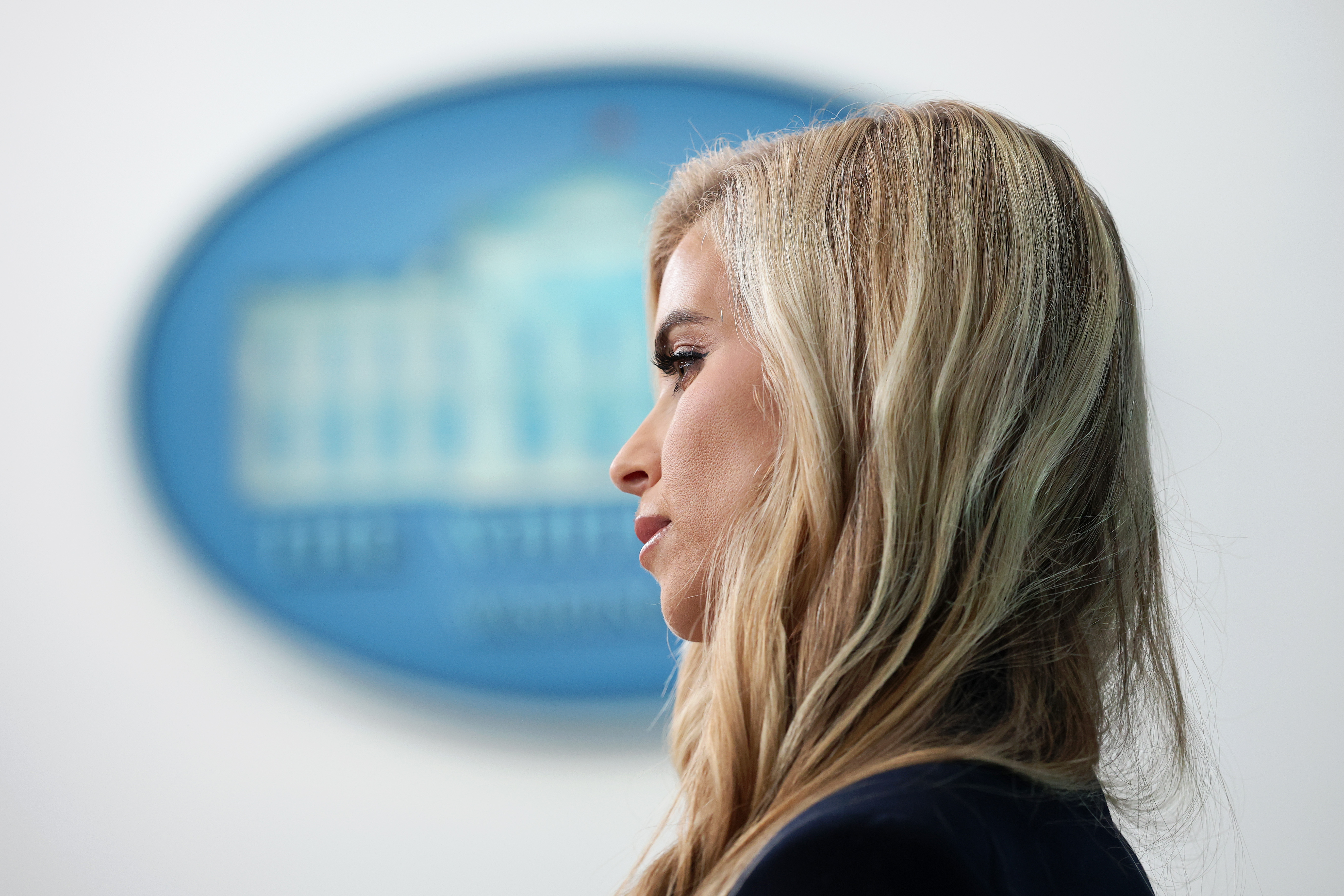 Her predecessor, Karoline Leavitt, had offered Zacharia advice on combining family responsibilities with the demands of the press secretary role. | Source: Getty Images.