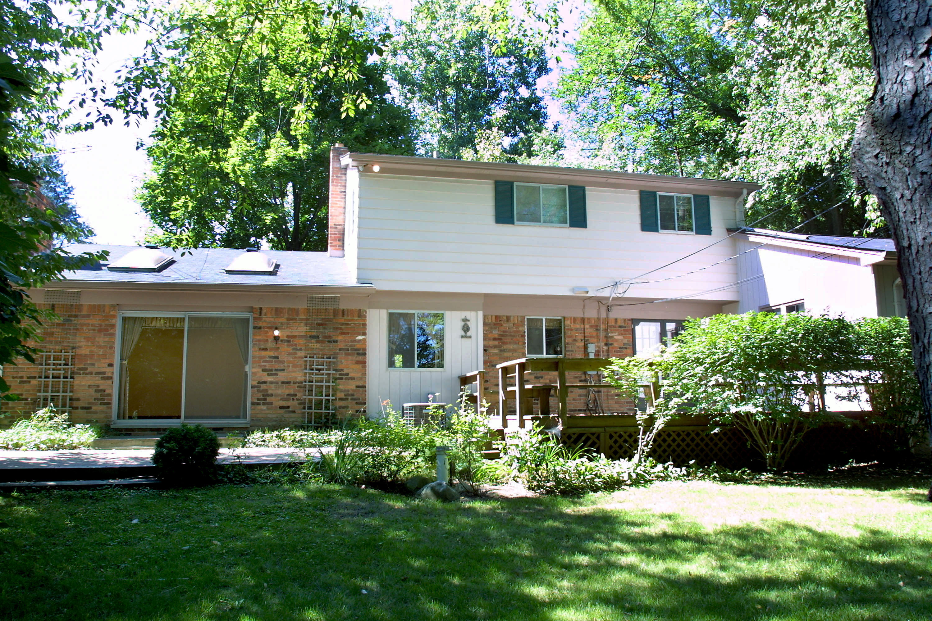 This Rochester Hills, Michigan, home is where Madonna spent much of her childhood before leaving for New York to pursue a career in music. From these suburban beginnings, she went on to become one of the best-selling and most influential pop artists of all time. | Source: Getty Images