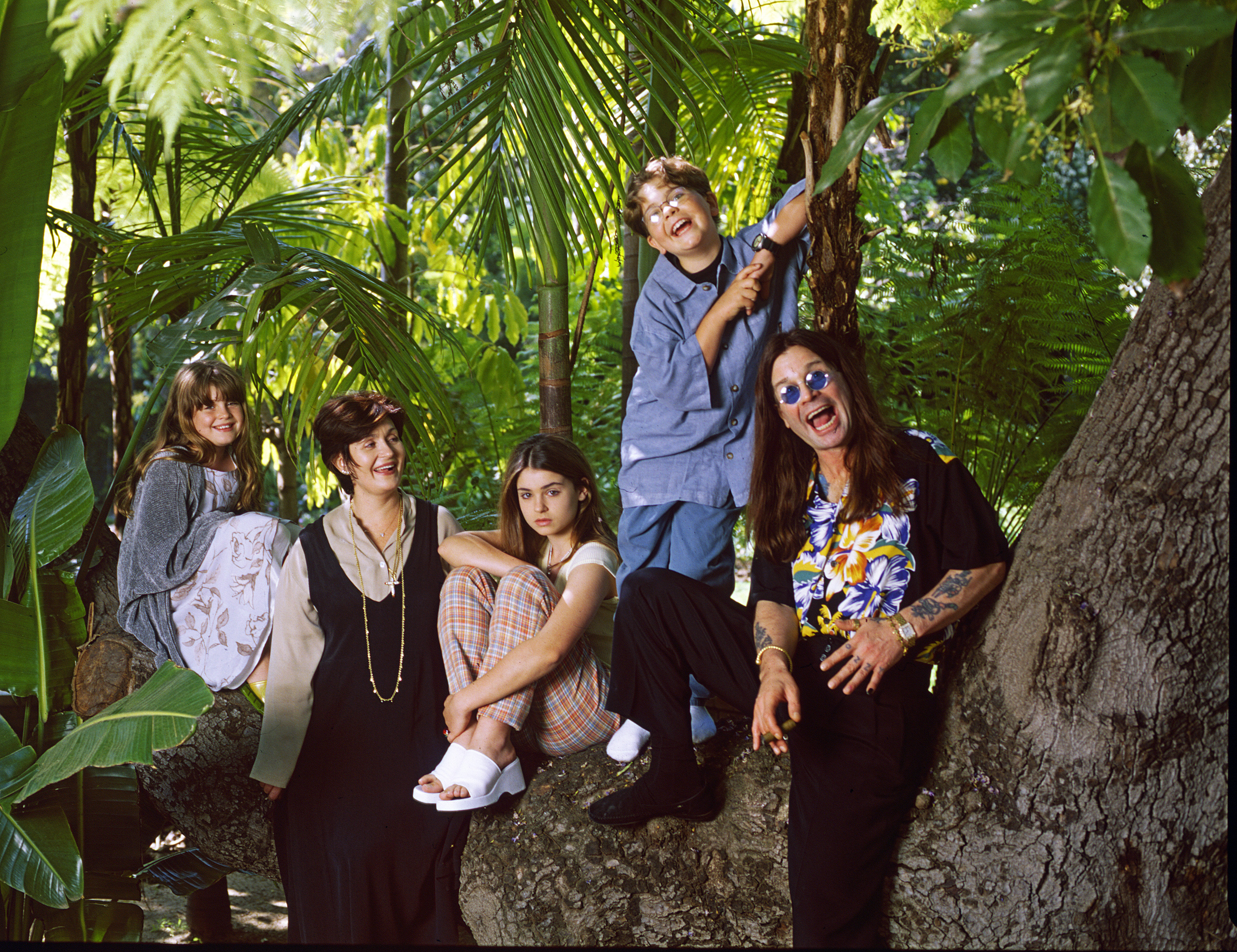 Kelly, Sharon, Aimee, Jack and Ozzy Osbourne on his Beverly Hills, California family property in March 1997. | Source: Getty Images