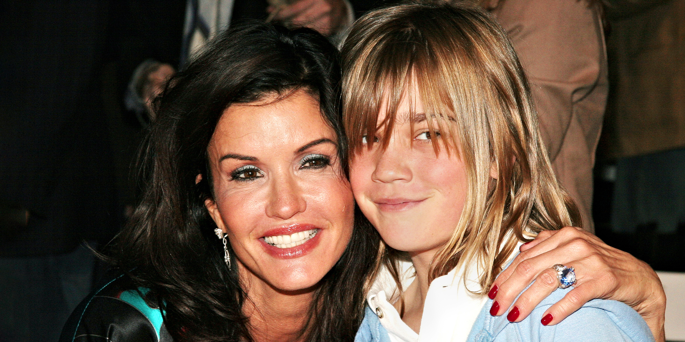 The model poses with her daughter | Source: Getty Images