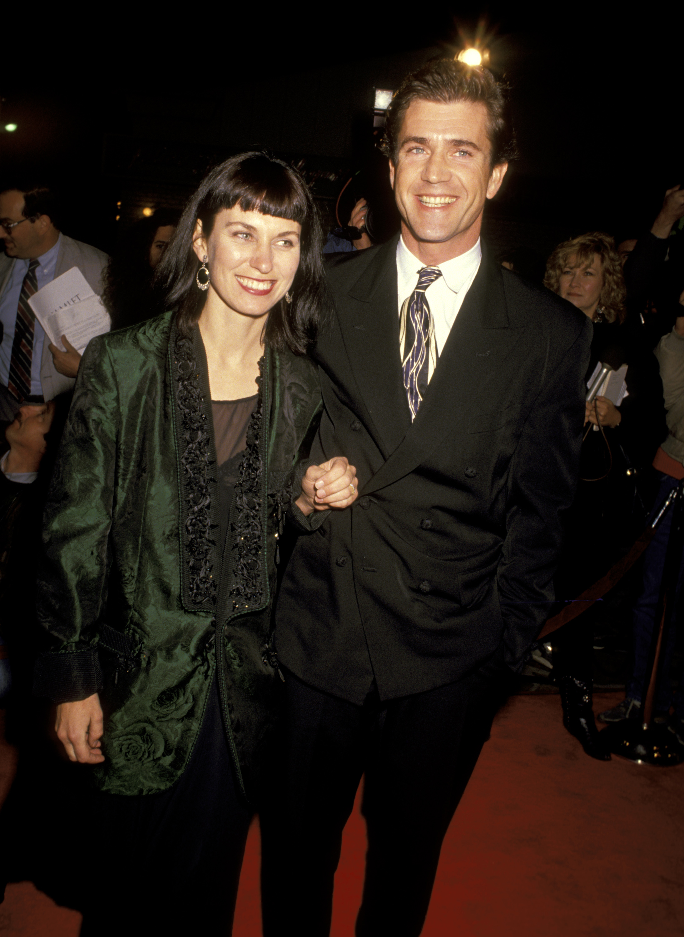 Robyn Moore and Mel Gibson at the premiere of "Hamlet" on December 18, 1990, in Westwood, California. | Source: Getty Images