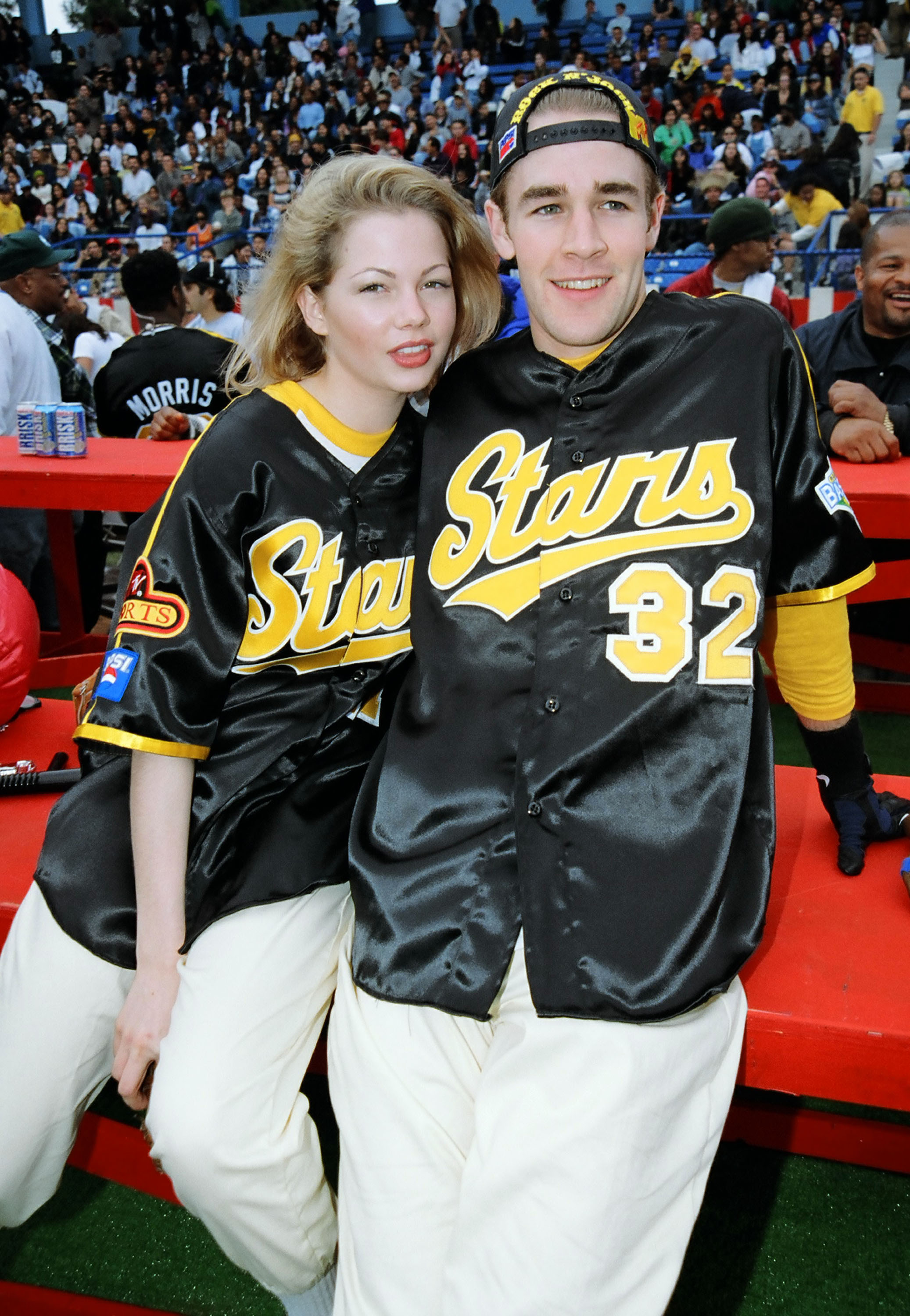 Michelle Williams and James Van Der Beek attend the 1998 MTV Rock n' Jock Baseball event in Los Angeles, California, in 1998 | Source: Getty Images