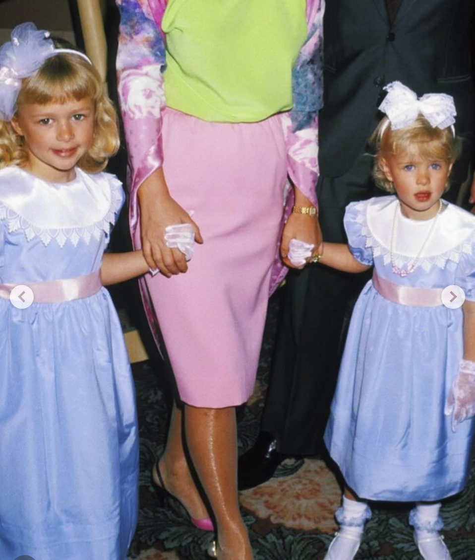 The media personality with her sister during their childhood | Source: Instagram/parishilton