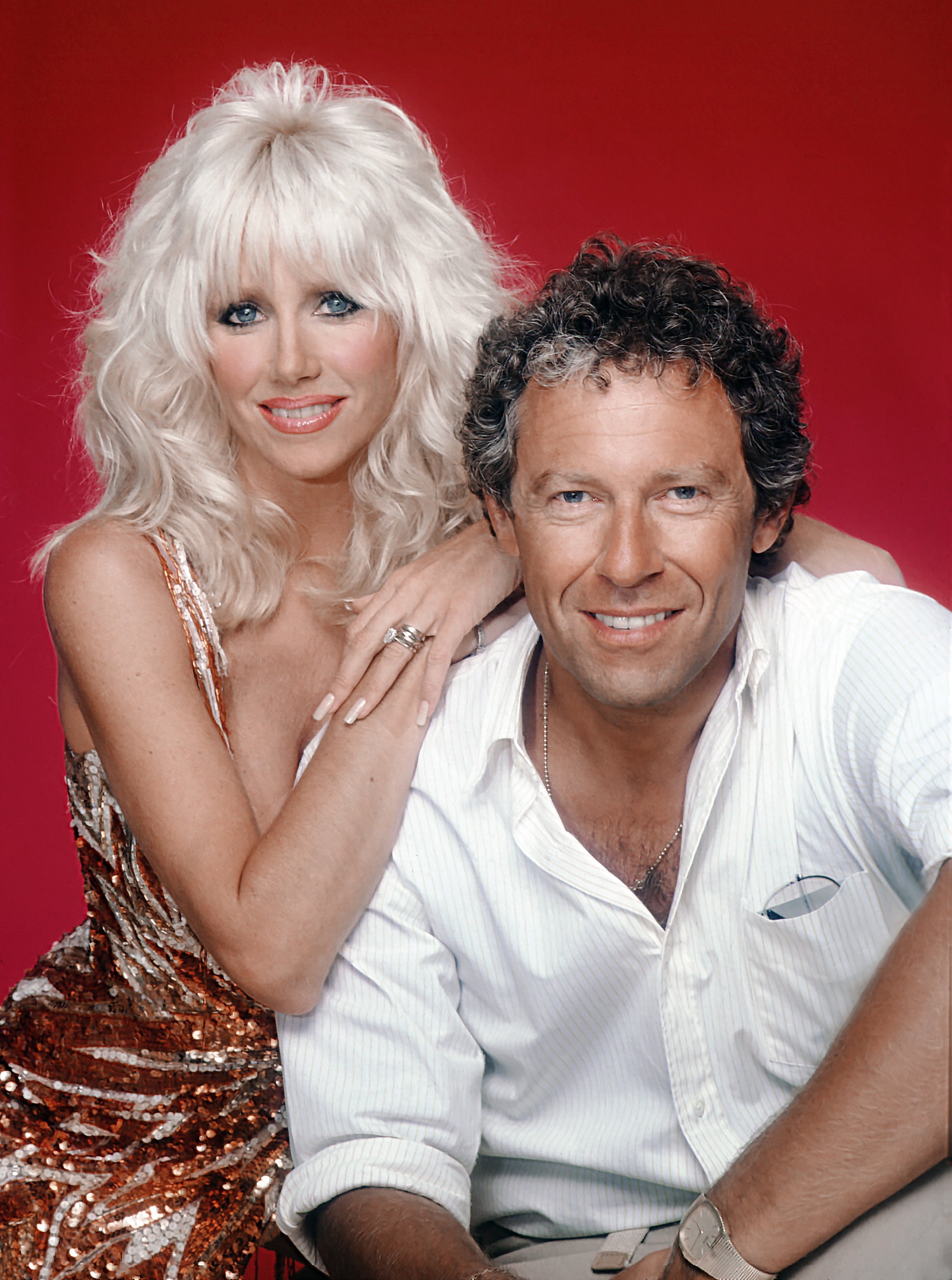 Suzanne Somers and her husband, Alan Hamel, pose together for a portrait in Los Angeles in 1980. | Source: Getty Images