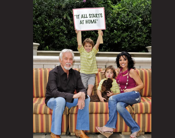 This family photo captures Kenny Rogers and Wanda Miller at home with their young twin sons, Justin and Jordan, reflecting the joy Kenny said the boys brought into their lives and the close family bond they shared. | Source: Facebook/Kenny Rogers