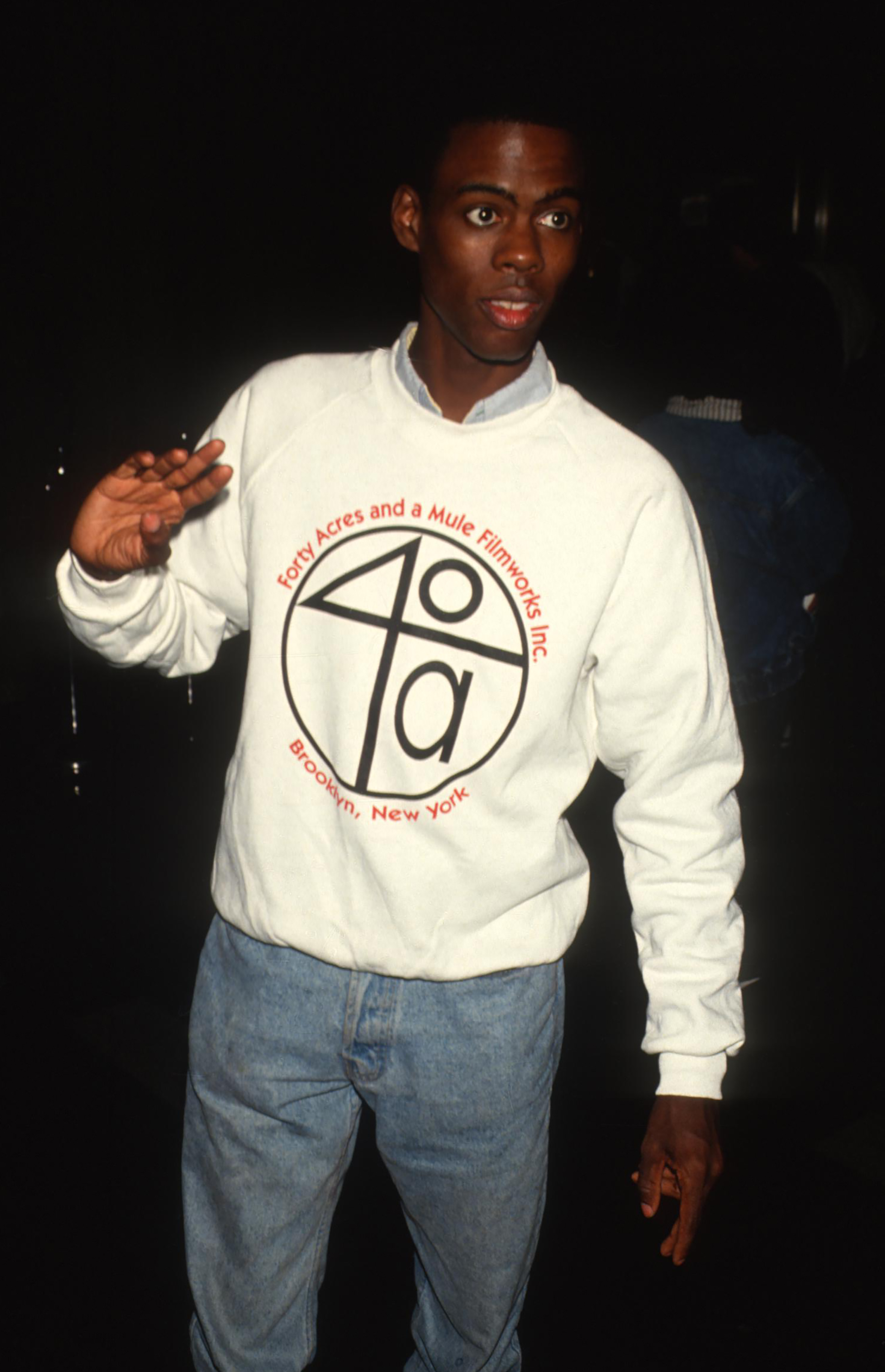 The comedian attends a "Saturday Night Live" cast party on  September 29, 1990 | Source: Getty Images