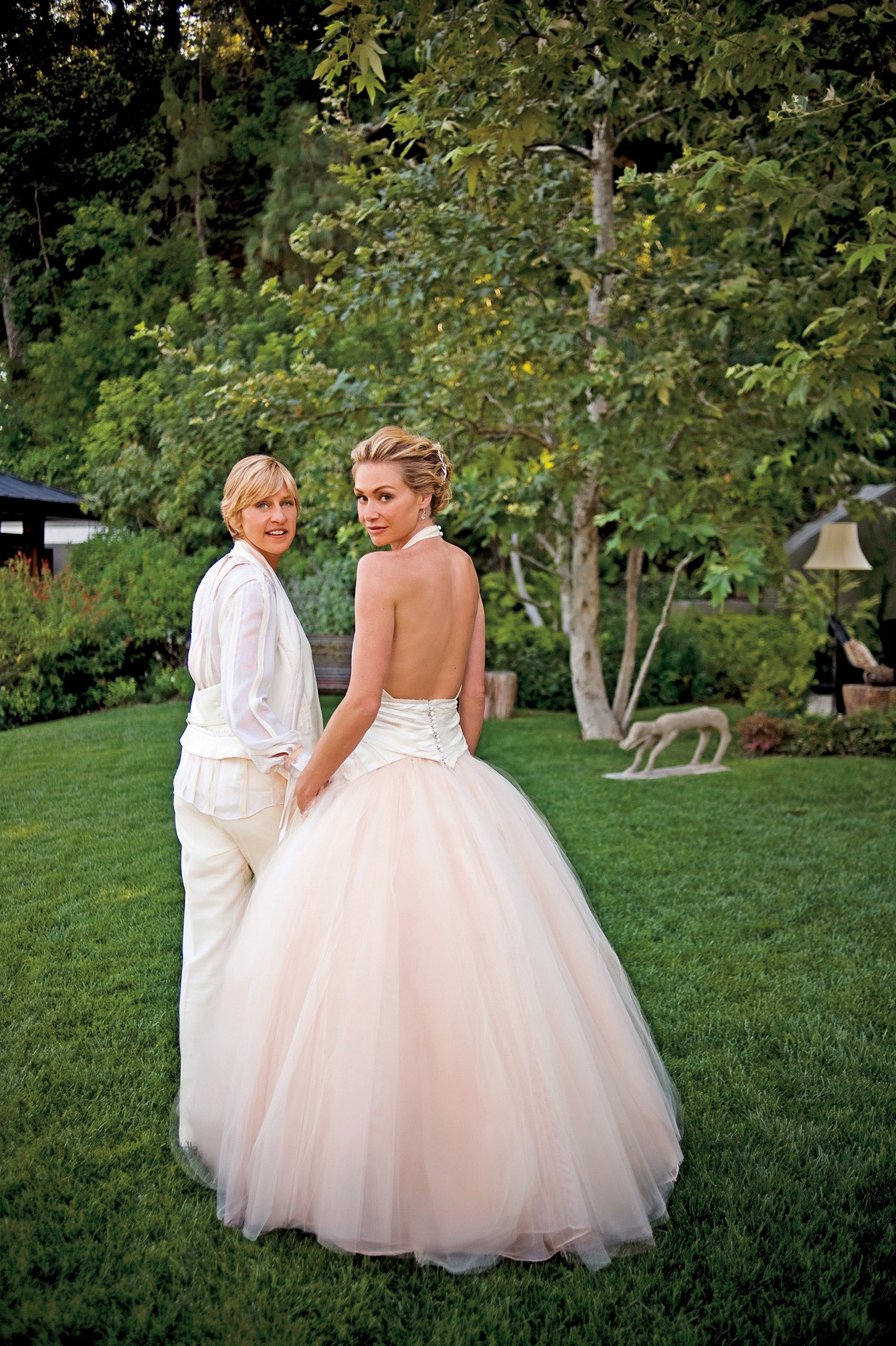 Ellen DeGeneres and Portia de Rossi during their wedding in the backyard of their home on August 16, 2008, in Beverly Hills, California. | Source: Getty Images