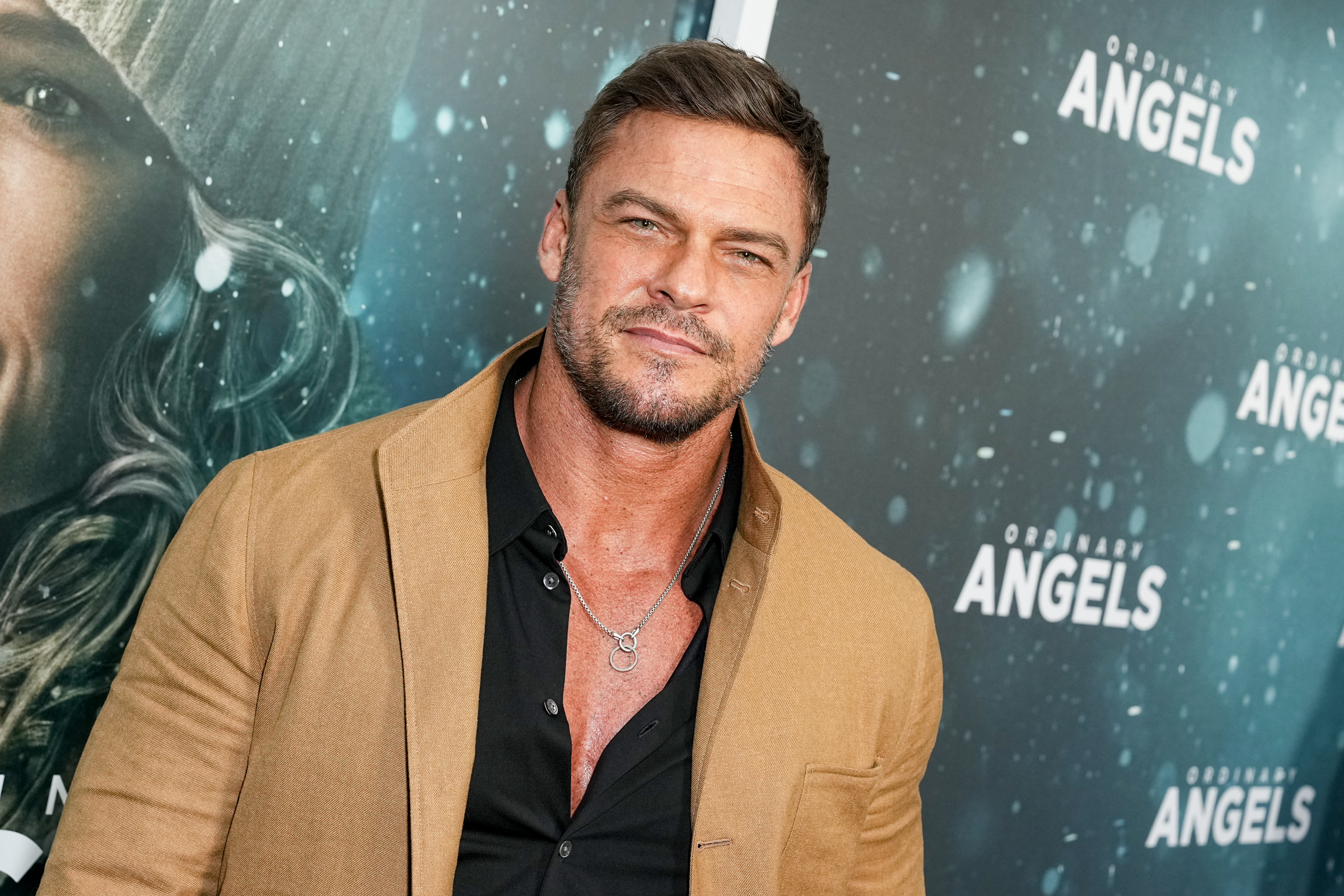 Alan Ritchson at the premiere of "Ordinary Angels" held at the SVA Theater in New York City on February 19, 2024. | Source: Getty Images