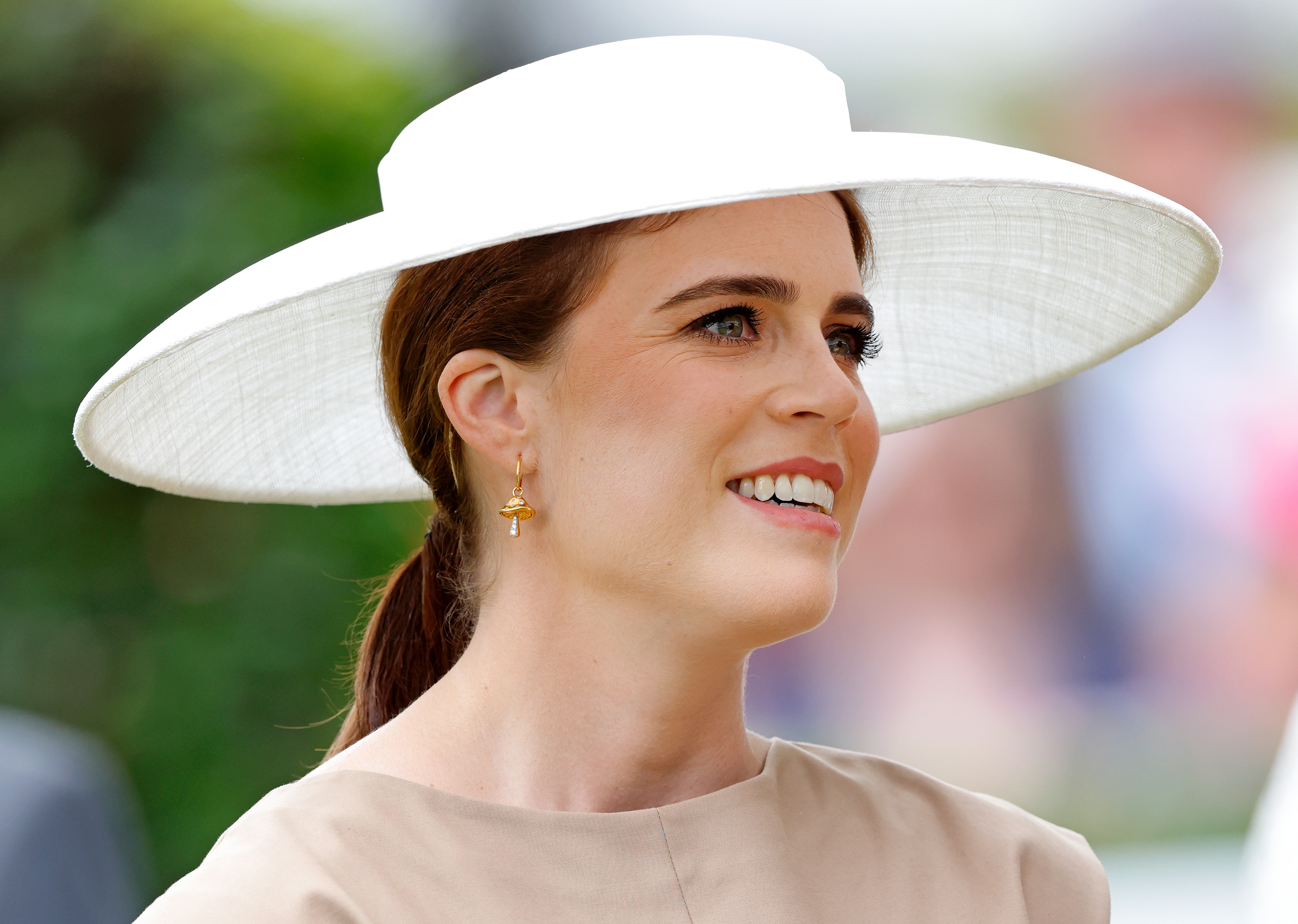 Eugenie's increasingly refined royal wardrobe helped fuel reports that her style had shifted toward a more minimalist aesthetic by 2025. Fashion observers noted that the change marked a clear departure from the bolder florals and whimsical fascinators associated with some of her earlier years.