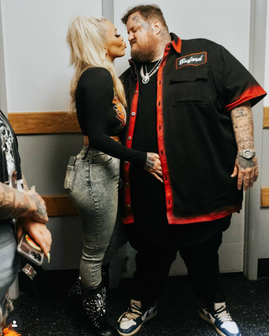 She was very hopeful about their IVF journey. In this photo, they posed backstage at an event while embracing on August 28, 2023. | Source: Instagram/xomgitsbunnie