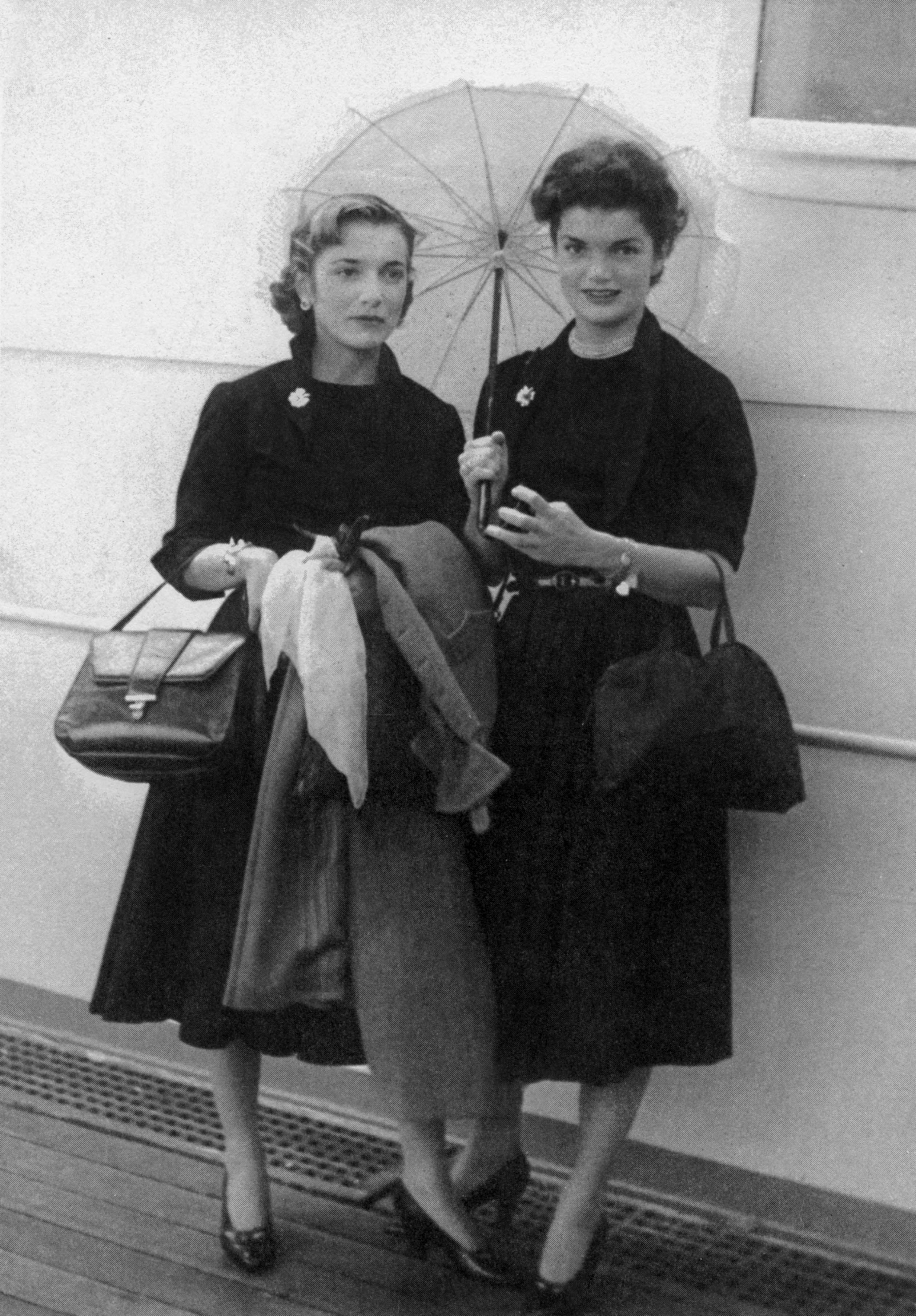 Lee Radziwill and Jacqueline Kennedy Onassis photographed on September 15, 1951. | Source: Getty Images