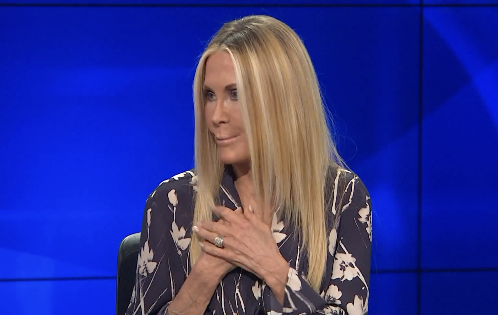 During a television interview, Joan Van Ark discussed her career and life while public conversations about her appearance continued, alongside unverified speculation from cosmetic surgeons based solely on photographs. | Source: YouTube/KTLA 5