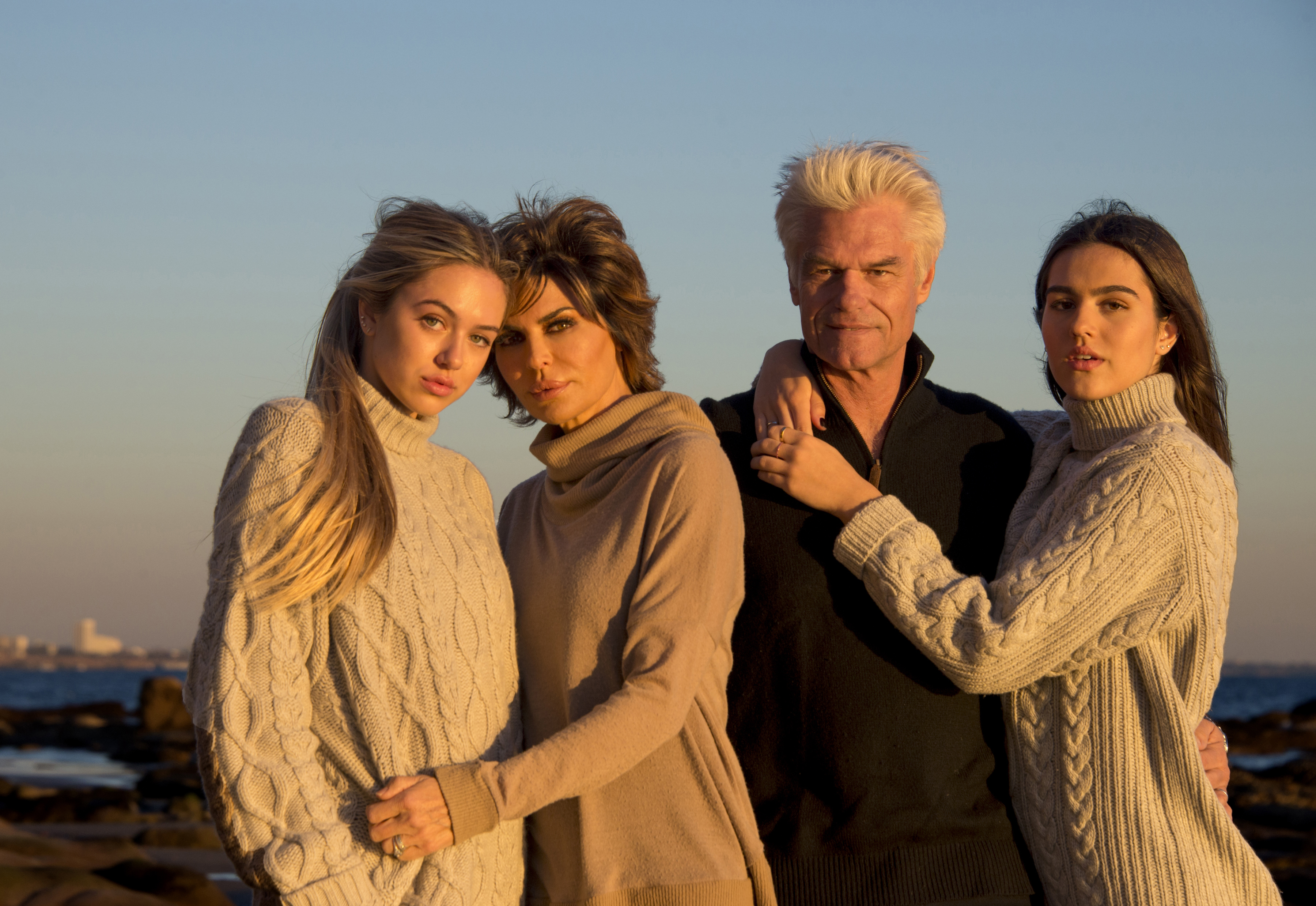 Lisa Rinna and Harry Hamlin with their daughters, Delilah and Amelia Hamlin, in Malibu, California on November 29, 2015. | Source: Getty Images