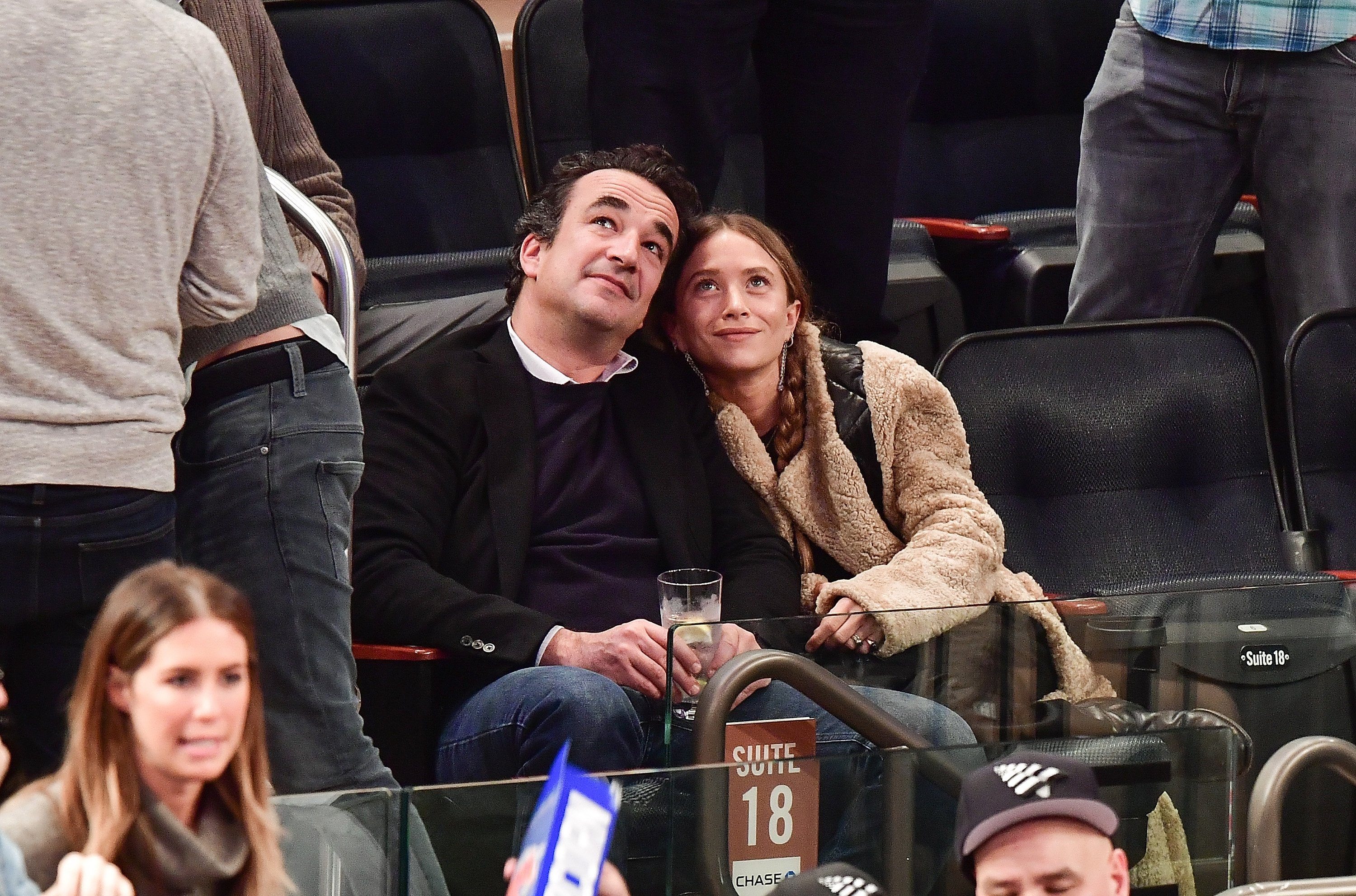 The couple pictured during New York Knicks vs Brooklyn Nets game at Madison Square Garden on November 9, 2016 in New York City. / Source: Getty Images