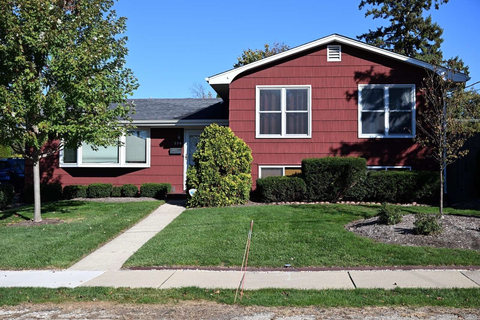 Rebecca and James Schmidt's longtime family home on Wellington Avenue in Mundelein, Illinois. The couple were retired veterinarians who had spent decades caring for animals in the nearby community. | Source: Joe Lewnard/Daily Herald