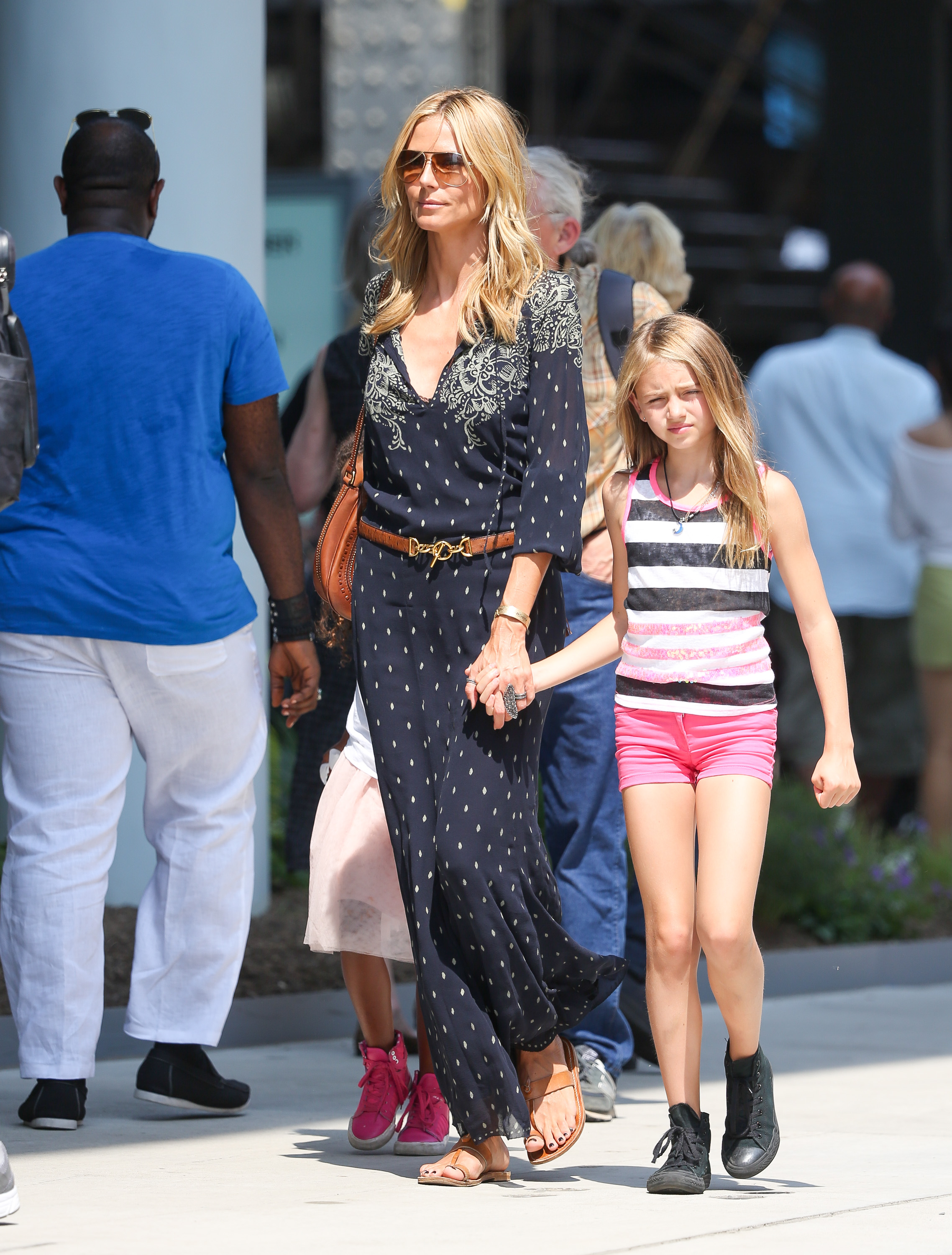 Heidi Klum walks with her daughter Leni Klum in New York City on June 11, 2015 | Source: Getty Images
