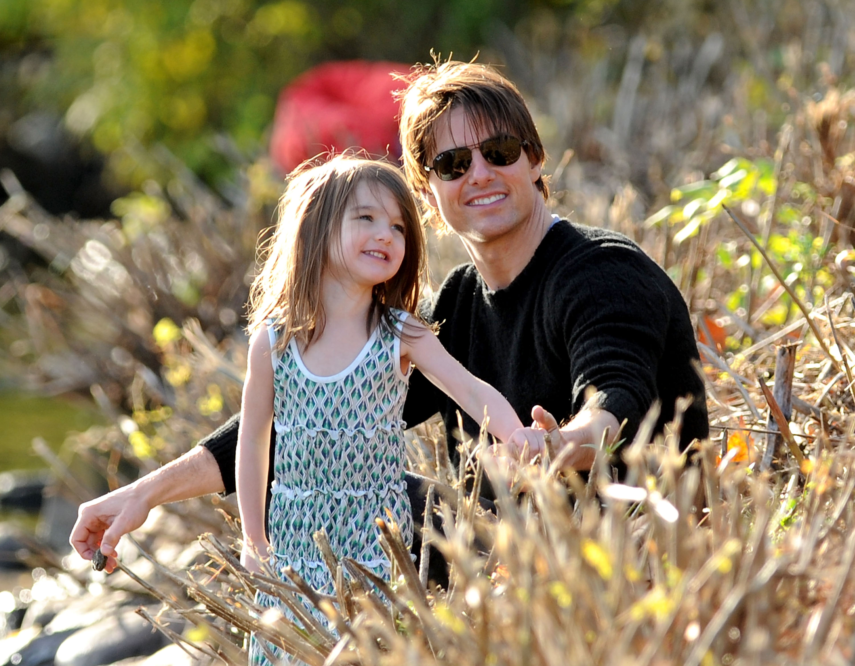 Suri and Tom Cruise at the Charles River Basin on October 10, 2009, in Cambridge, Massachusetts | Source: Getty Images