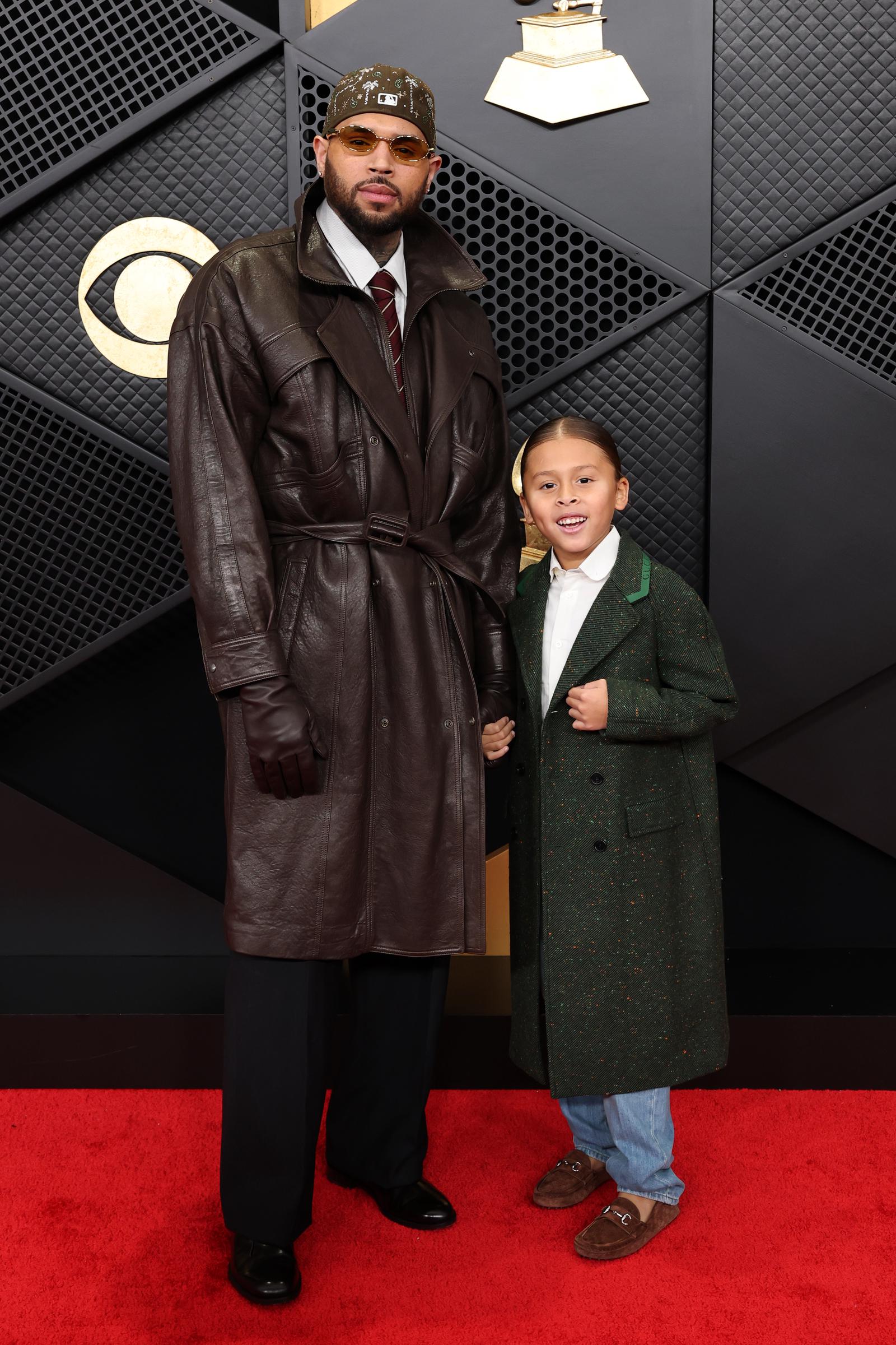 Chris and Aeko Brown holding hands as they pose for cameras. | Source: Getty Images