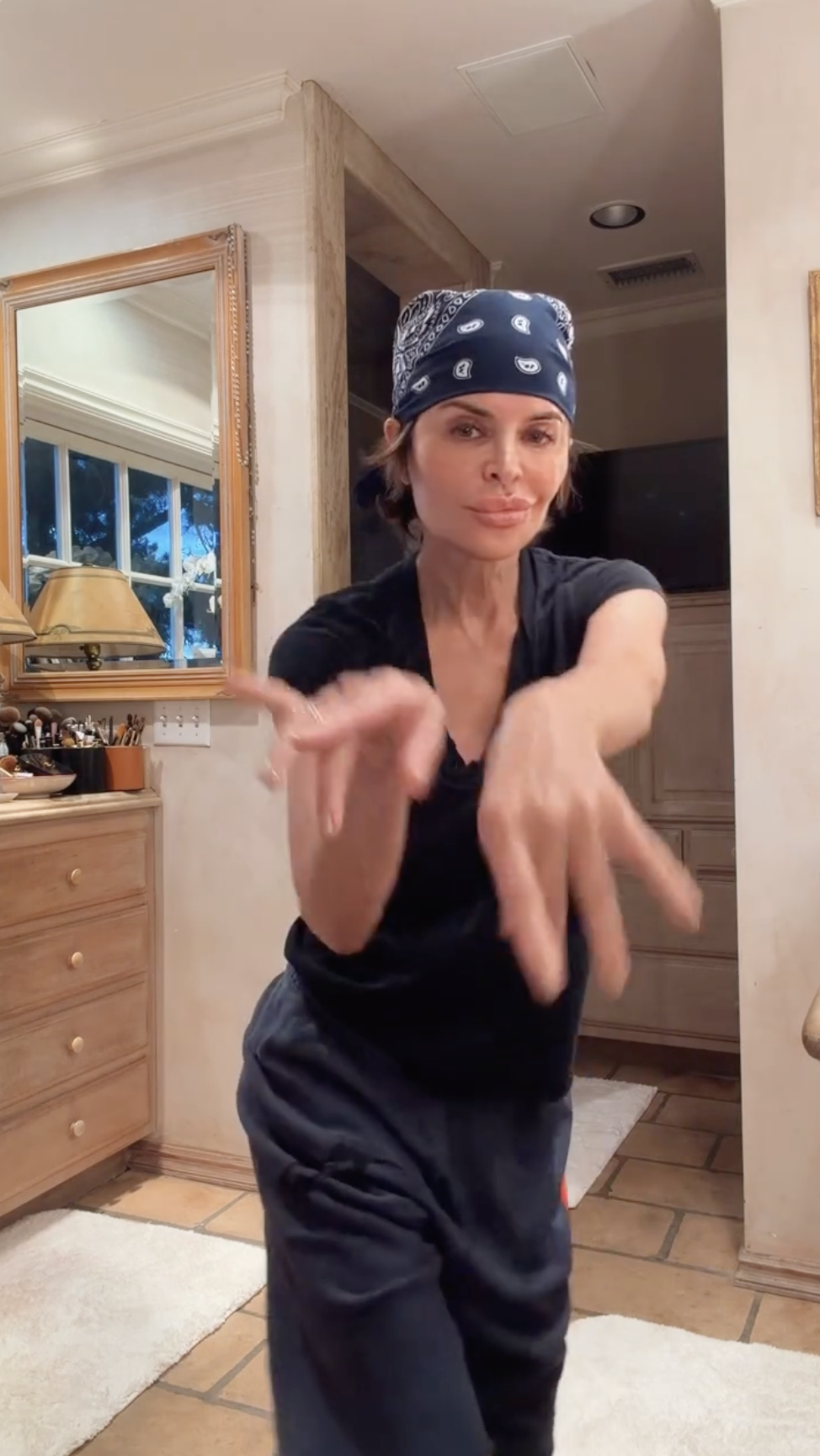 Lisa Rinna's expressions throughout the video also draw more attention to her lips, as she moves her mouth often while dancing. | Source: Instagram/lisarinna