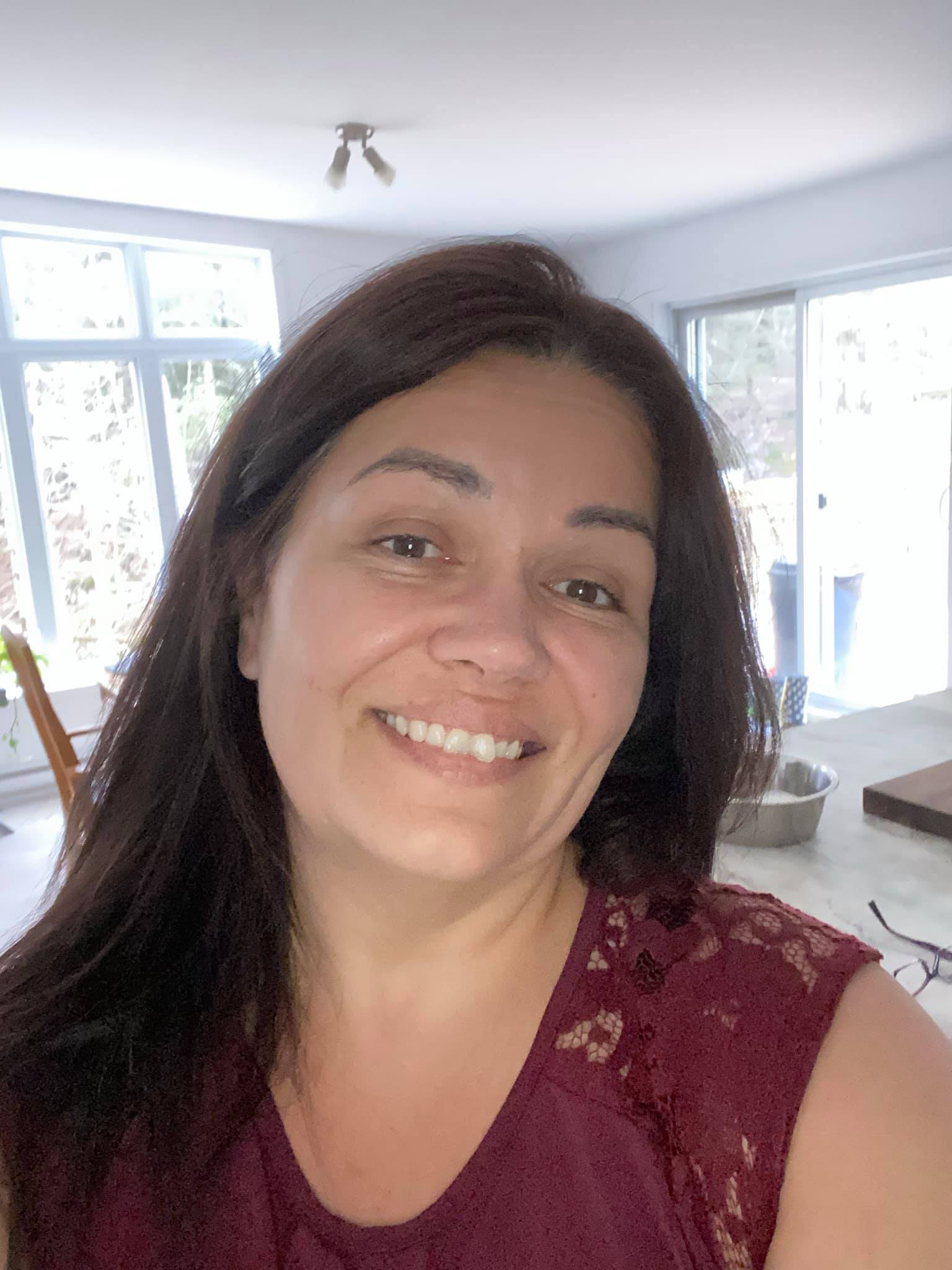 Solange Tremblay takes a selfie at home in a post on November 15, 2021 | Source: Facebook/Solange Tremblay