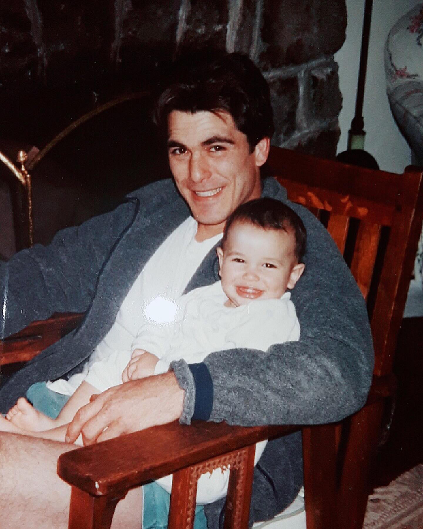 Years after becoming an '80s favorite, Michael's world clearly included something far more personal than red carpets. This rare family throwback offers a glimpse of the private life fans have wondered about for decades. | Source: Instagram/scarloz