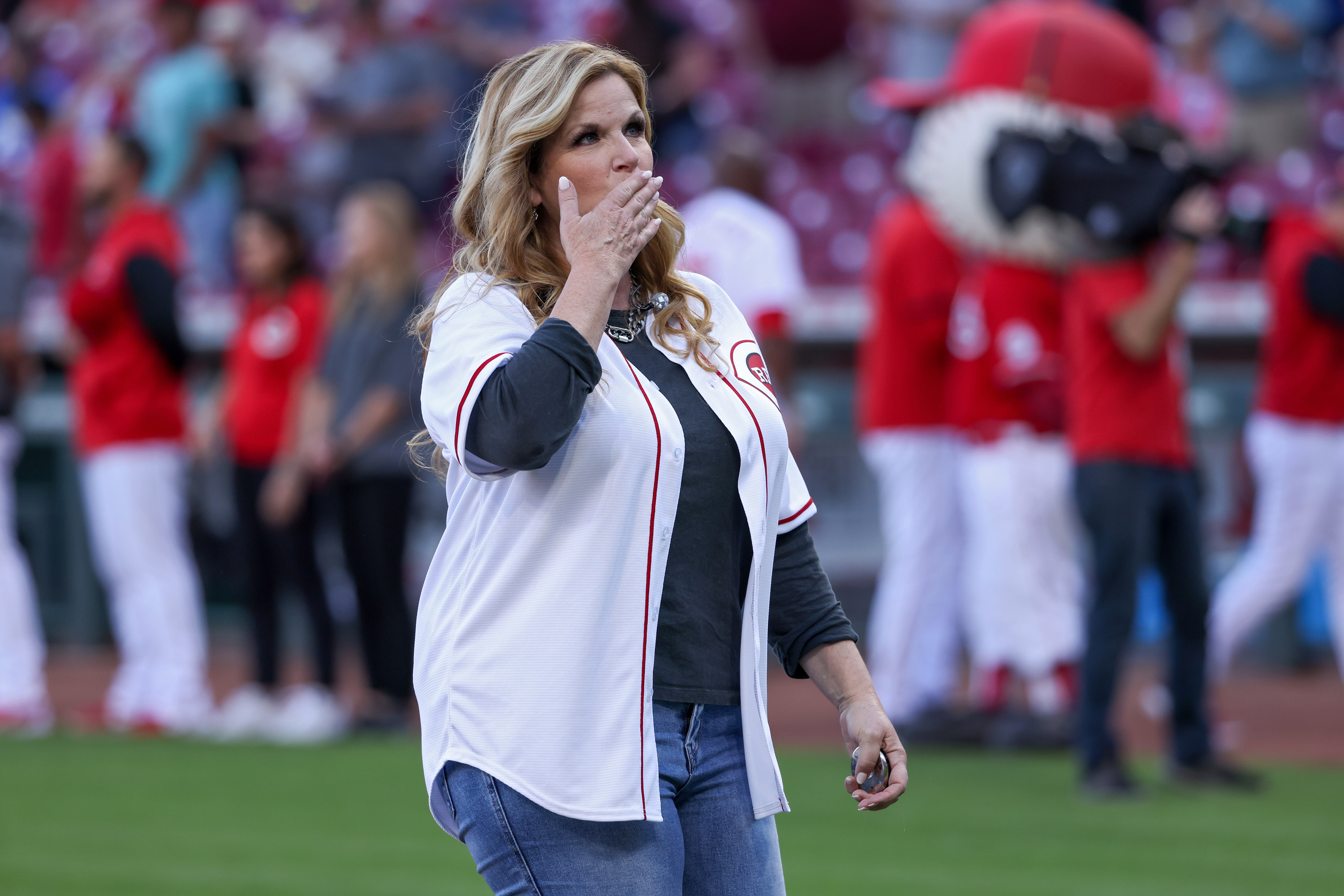 Beyond her music career, Yearwood's public appearances have extended to sporting events and other high-profile occasions. Her longtime fame has introduced her to audiences well beyond the country music world.