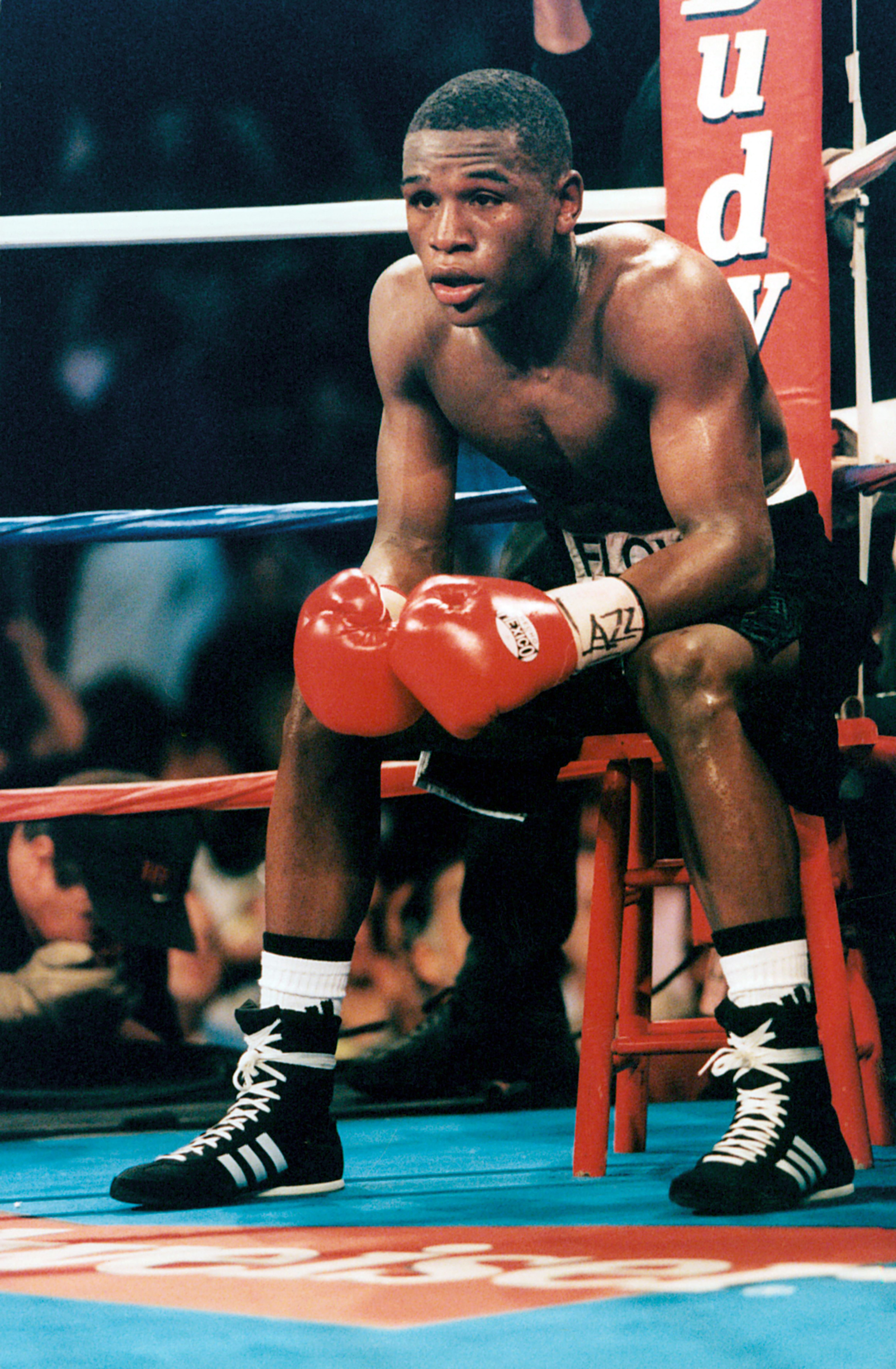 Floyd Mayweather Jr. looks on from his corner during the fight against Justin Juuko on May 22,1999 | Source: Getty Images