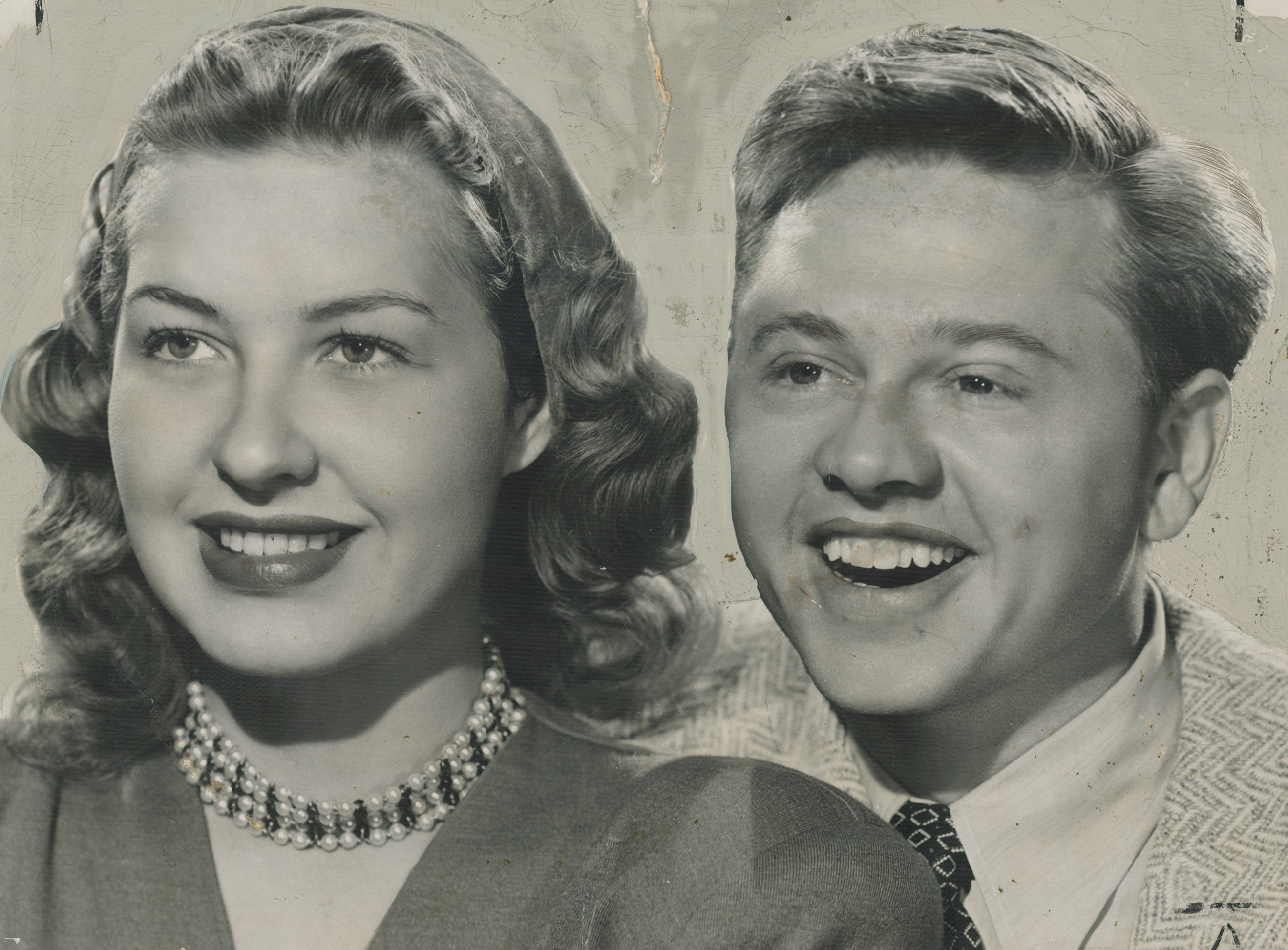 Betty Jane Phillips and Mickey Rooney pose for a photo in Birmingham, Alabama, on May 3, 1946. | Source: Getty Images