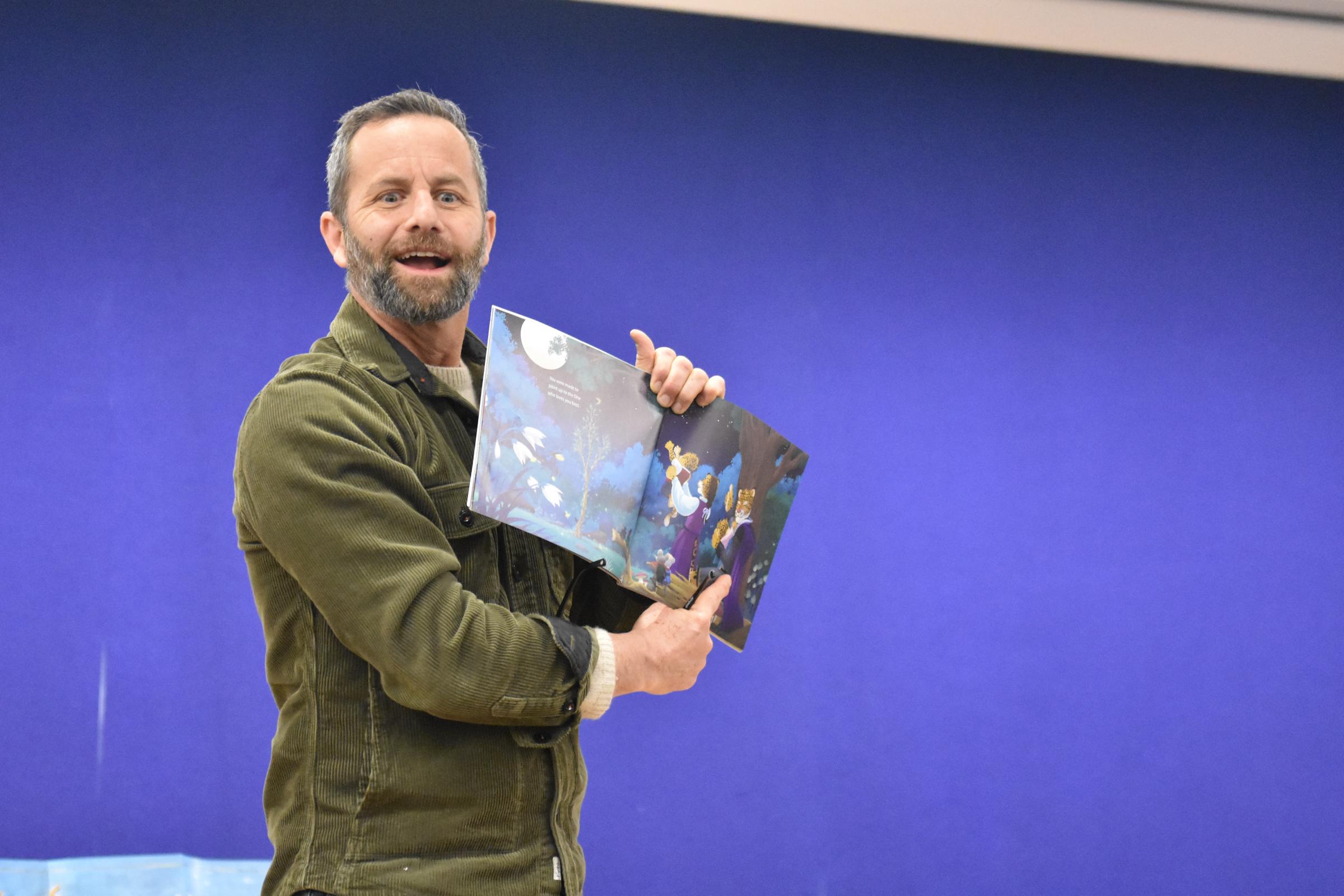 Kirk Cameron delivers remarks and reads his Christian book "As You Grow" on December 30, 2022 | Source: Getty Images
