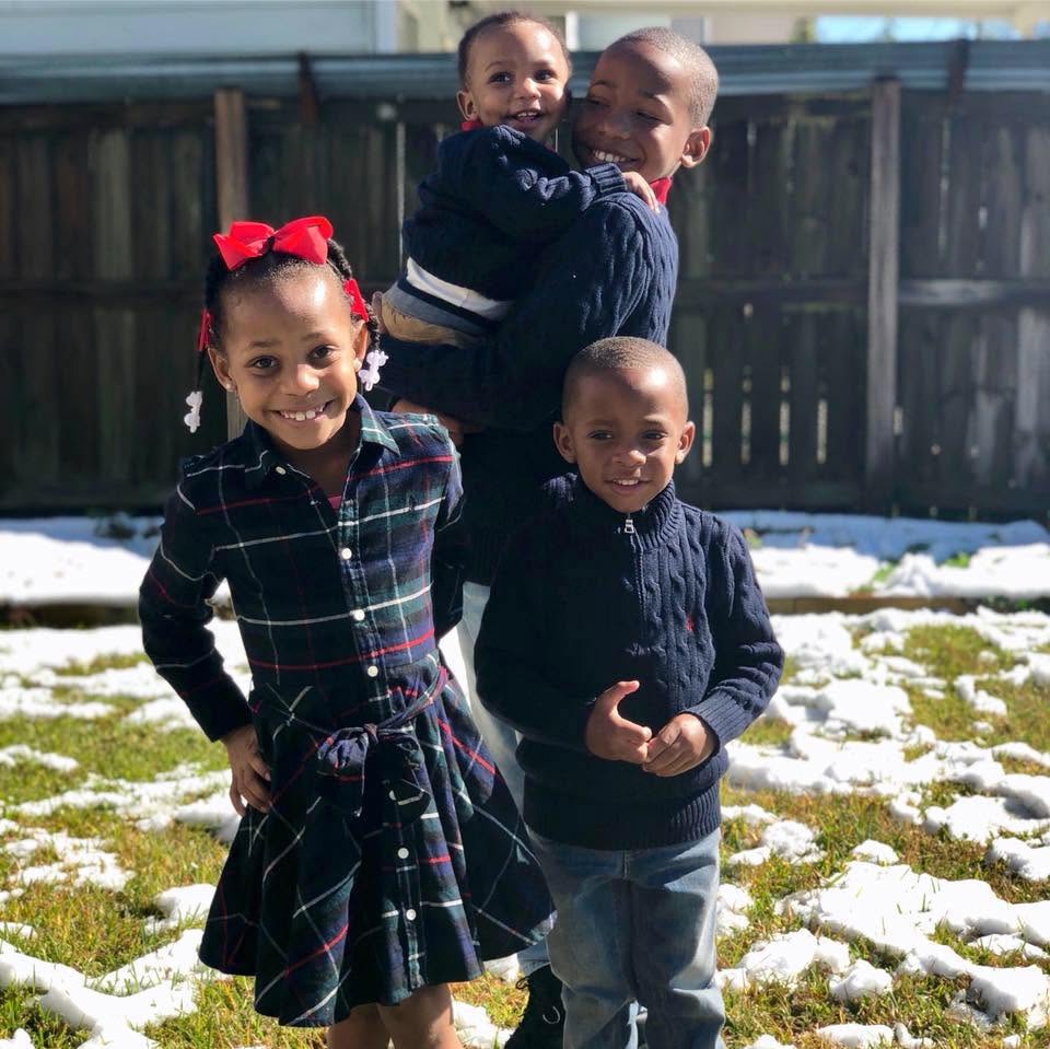 Karmelo Anthony photographed with his siblings, from a post dated December 2017 | Source: Facebook/drew.anthony.37