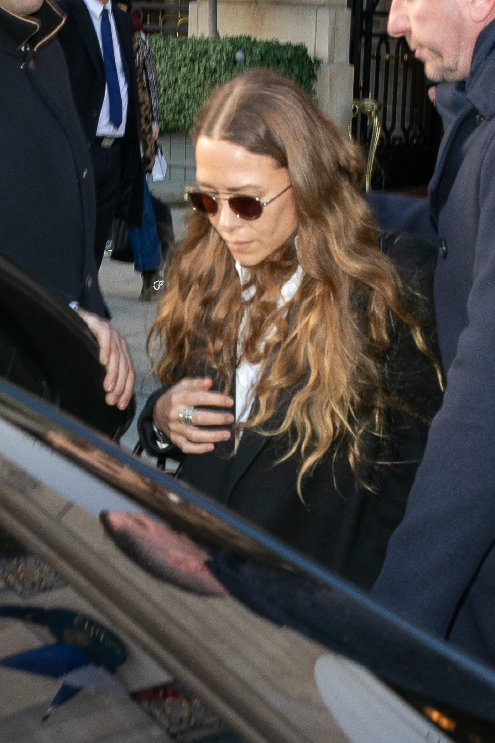 Concealed behind round tortoiseshell sunglasses and voluminous, loose bohemian waves, 33-year-old Mary-Kate Olsen maintained her signature enigmatic street style on January 18, 2020, in Paris, revealing a heavily layered dark coat and delicate silver rings as she navigated the bustling city streets.