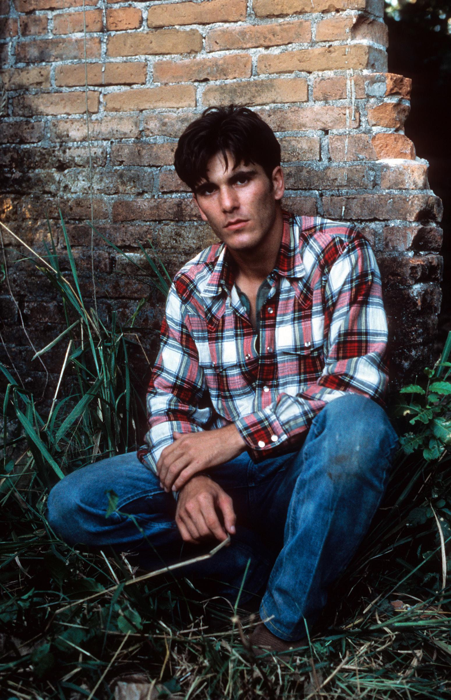 There was a rugged, old-school quality to him that set him apart from the polished heartthrobs of the era. Even in still photos, he had that quiet mystery people still talk about. | Source: Getty Images