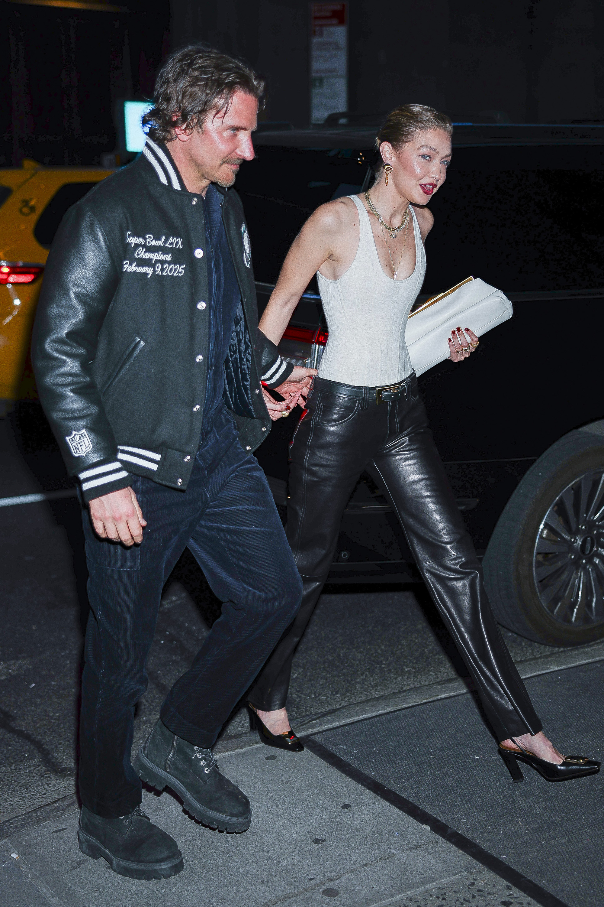 Bradley Cooper walks with his supermodel girlfriend | Source: Getty Images