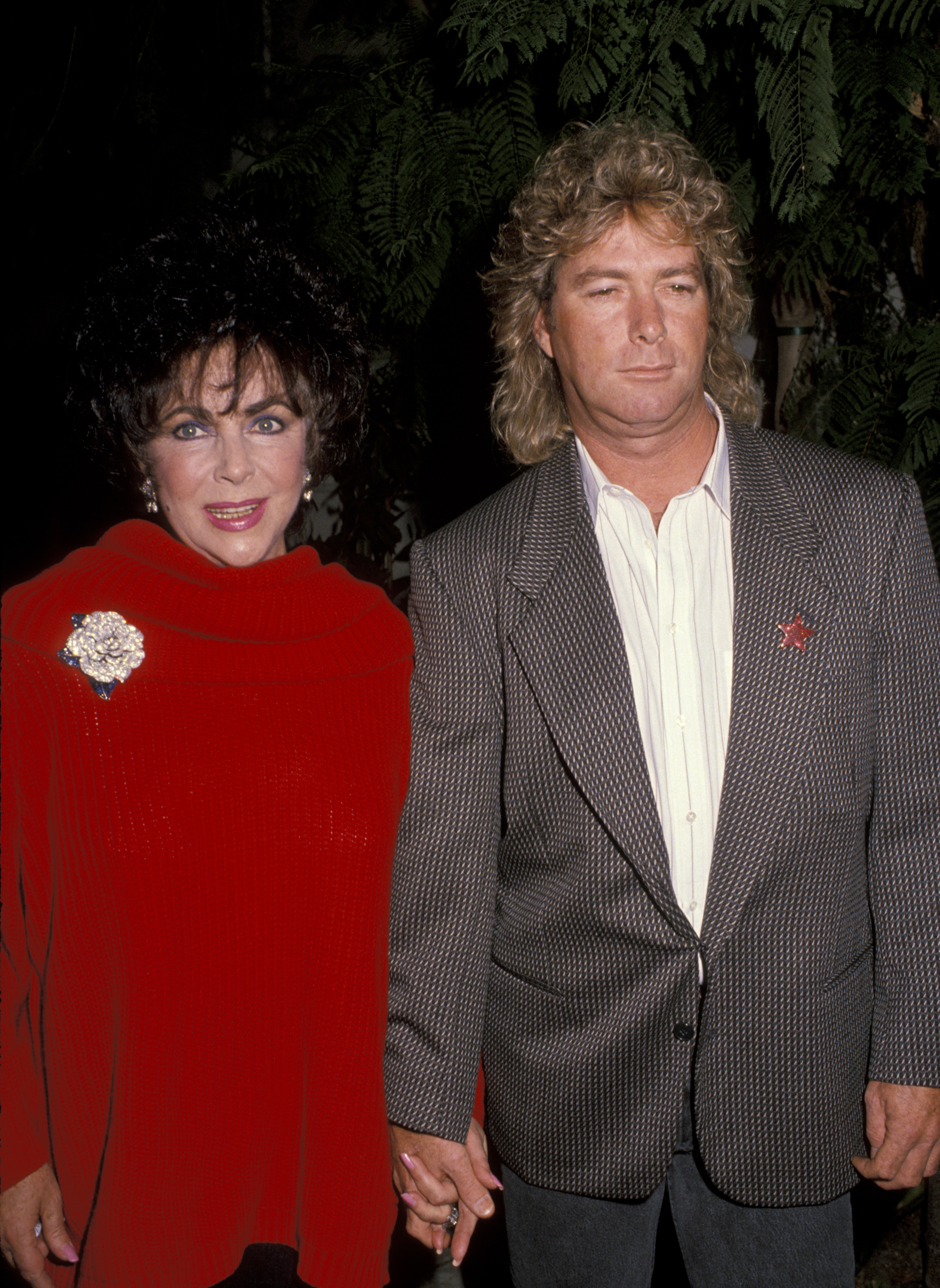The actress and Larry Fortensky pose during the Entertainment Weekly Gala on November 14, 1990, at The Four Seasons in Beverly Hills, California | Source: Getty Images