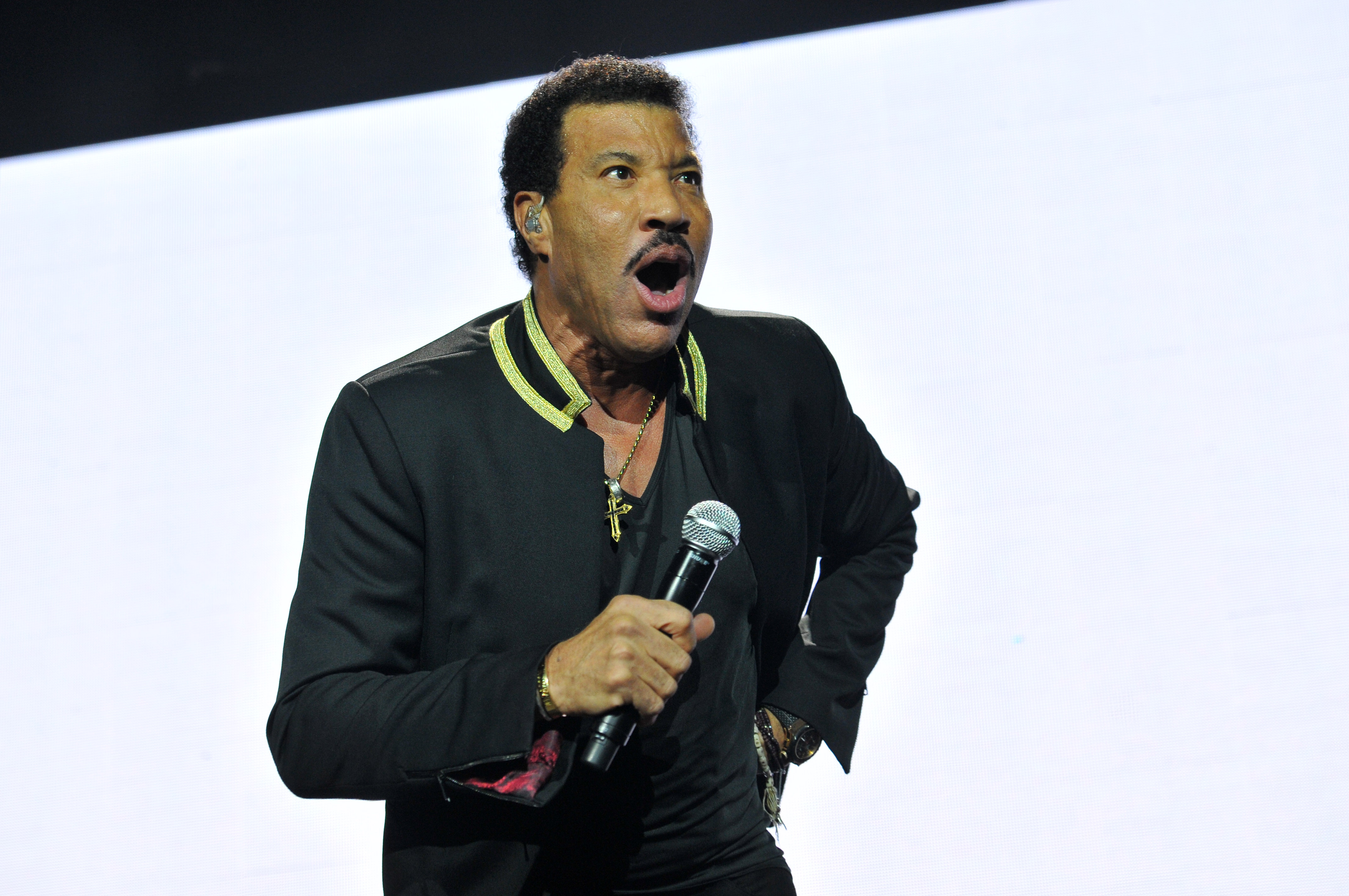 Richie performs onstage in London in 2016, years before his latest tour raised health concerns. At The Muny in August 2026, he needed a chair while performing his final song. | Source: Getty Images