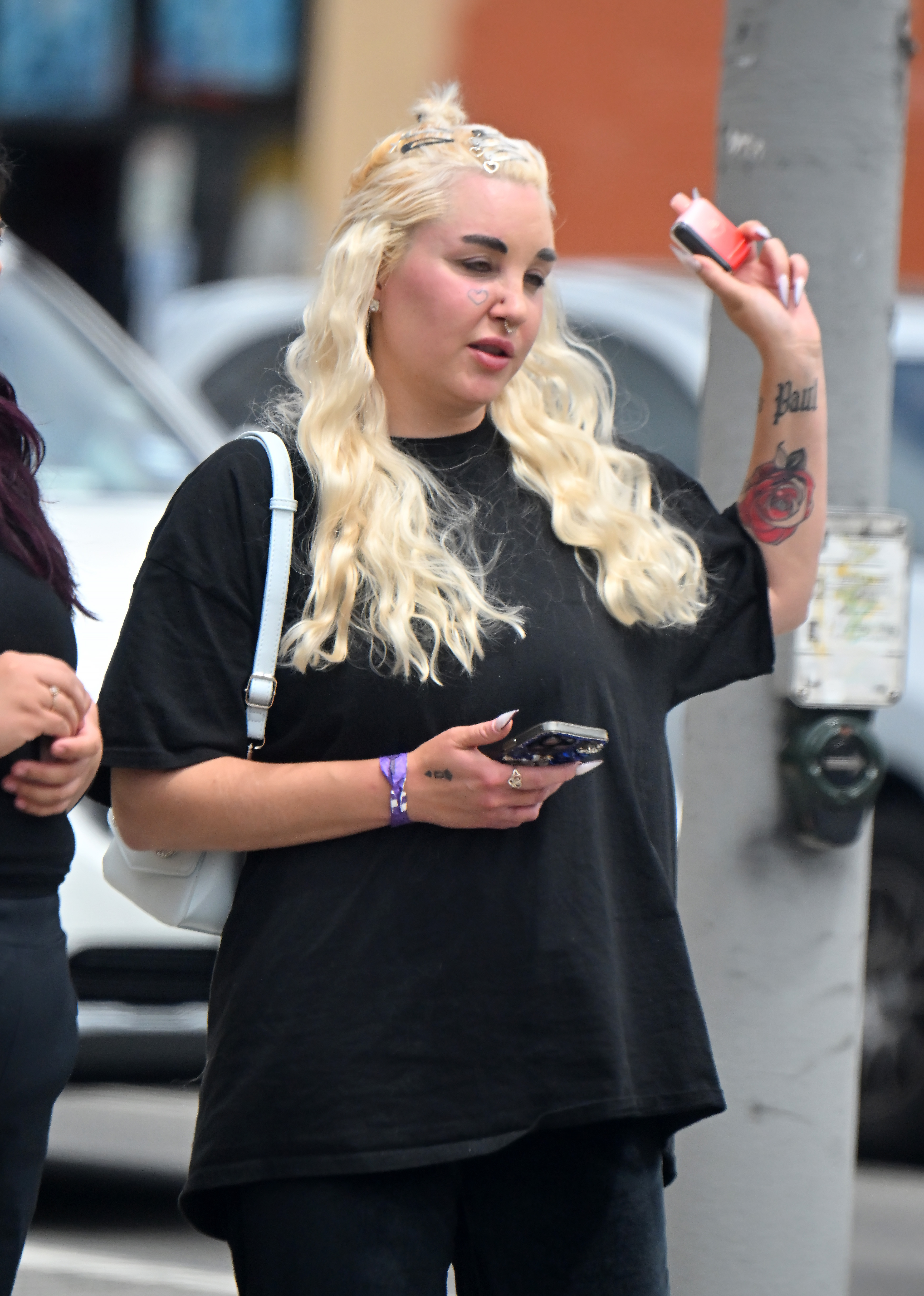 Amanda Bynes is seen out and about in Los Angeles, California, on April 25, 2024 | Source: Getty Images