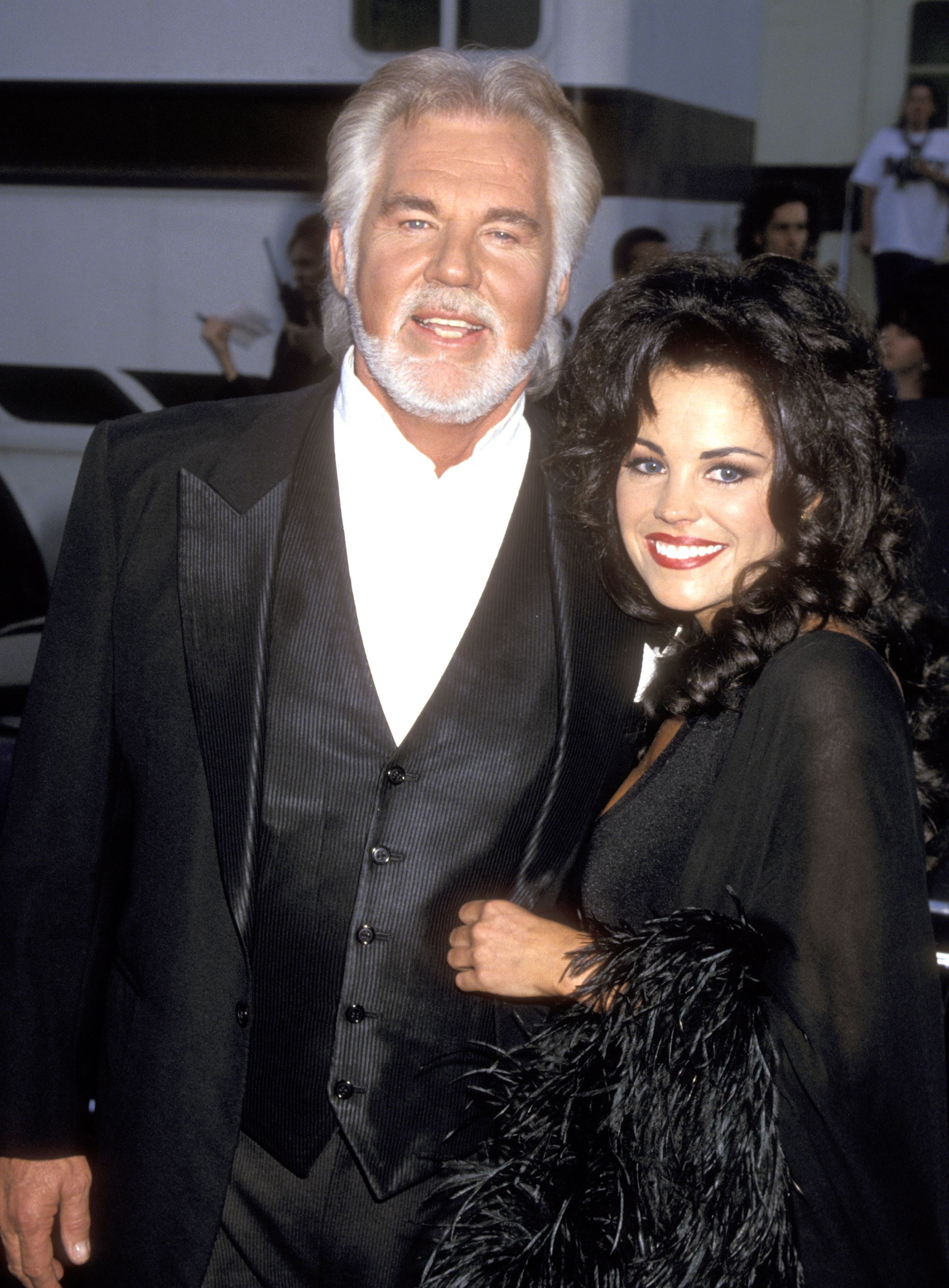 Kenny Rogers and Wanda Miller at the 22nd Annual American Music Awards on January 30, 1995, in Los Angeles, California. | Source: Getty Images