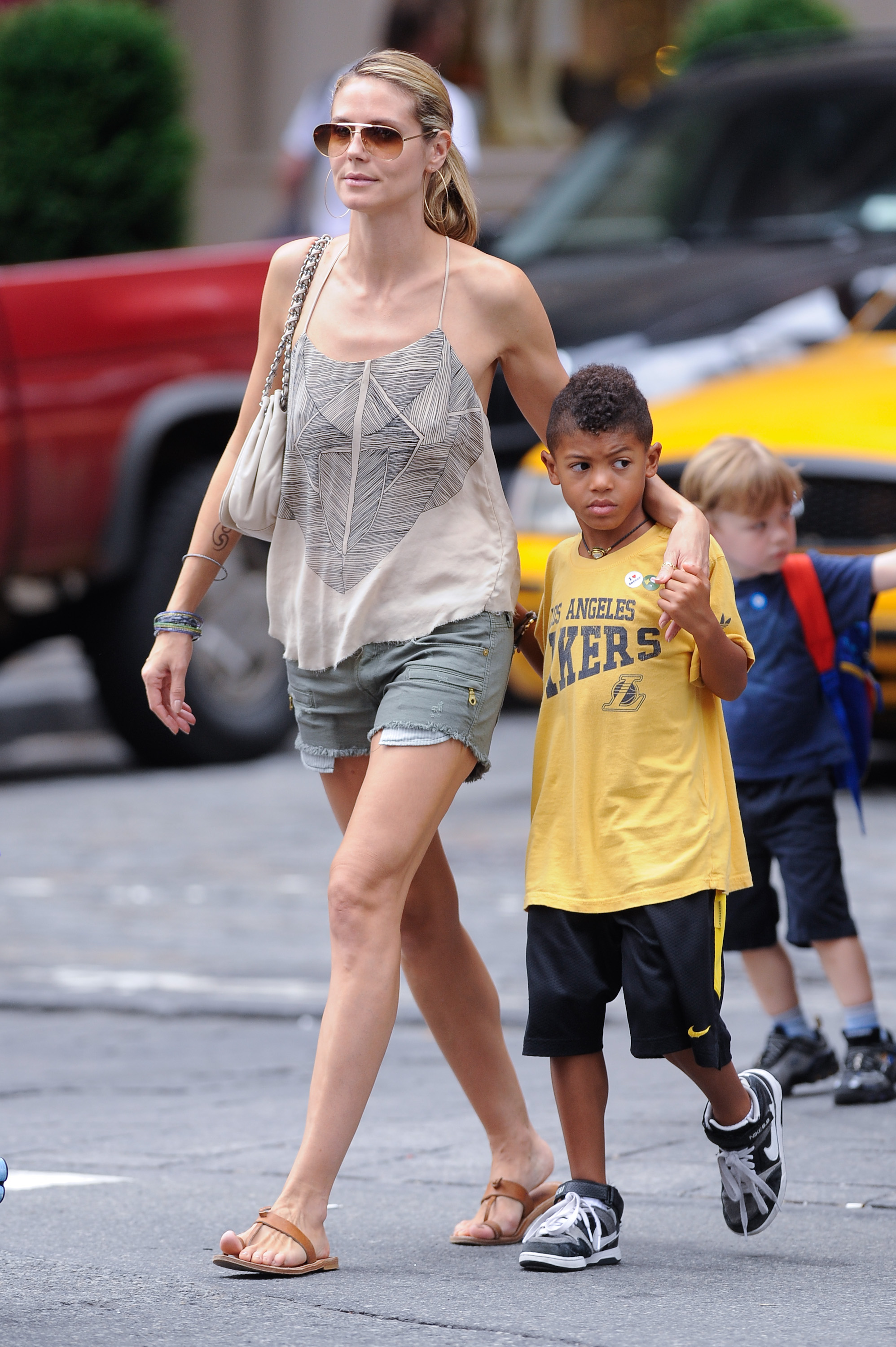 Heidi Klum and Henry Samuel walk in Soho on June 21, 2011, in New York City | Source: Getty Images