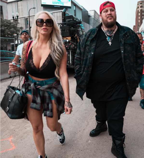 Bunnie Xo was so overextending during this time. In this photo, they posed in Minnesota on June 11, 2019. | Source: Instagram/xomgitsbunnie