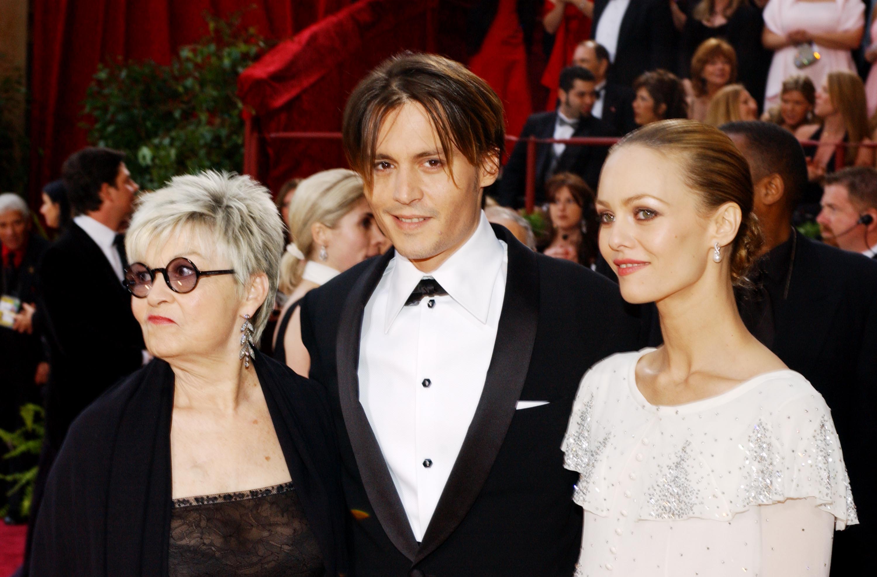 Johnny Depp arrives at the 76th Annual Academy Awards with his mother, Betty Sue Palmer, and then-partner Vanessa Paradis at the Kodak Theatre in Hollywood on February 29, 2004 | Source: Getty Images