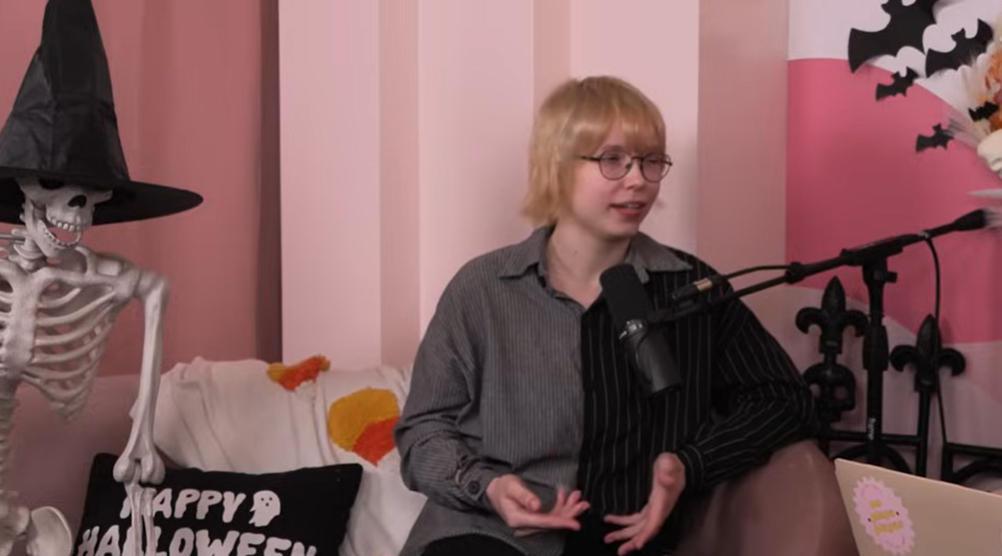 Stevie Laine Scott gestures with one hand while speaking into the microphone during her podcast appearance | Source: YouTube/justalittleshadypodcast